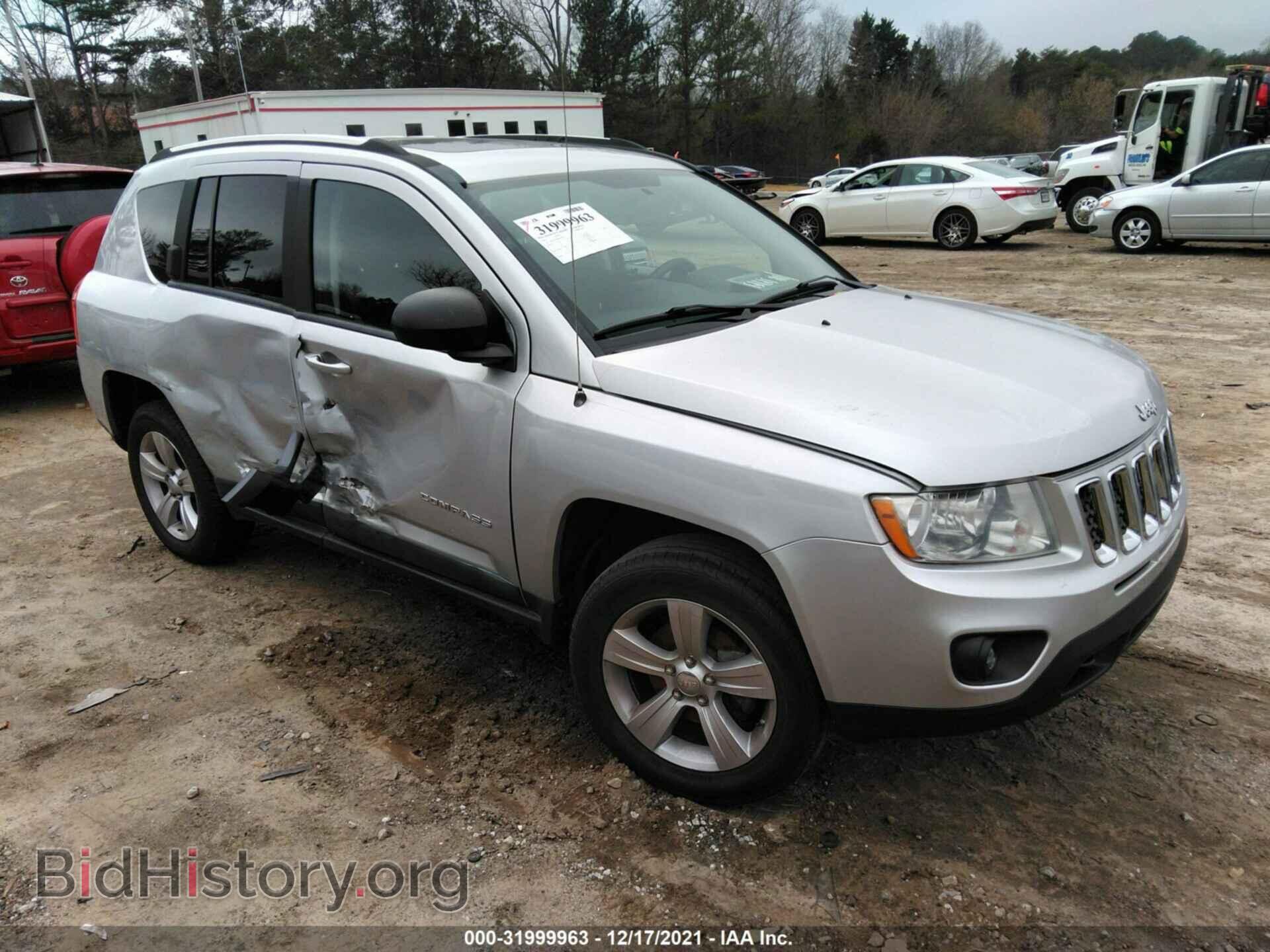 Photo 1J4NF1FBXBD280521 - JEEP COMPASS 2011