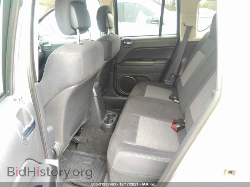 2011 Jeep COMPASS (VIN 1J4NF1FBXBD280521) — фото 8 из 11
