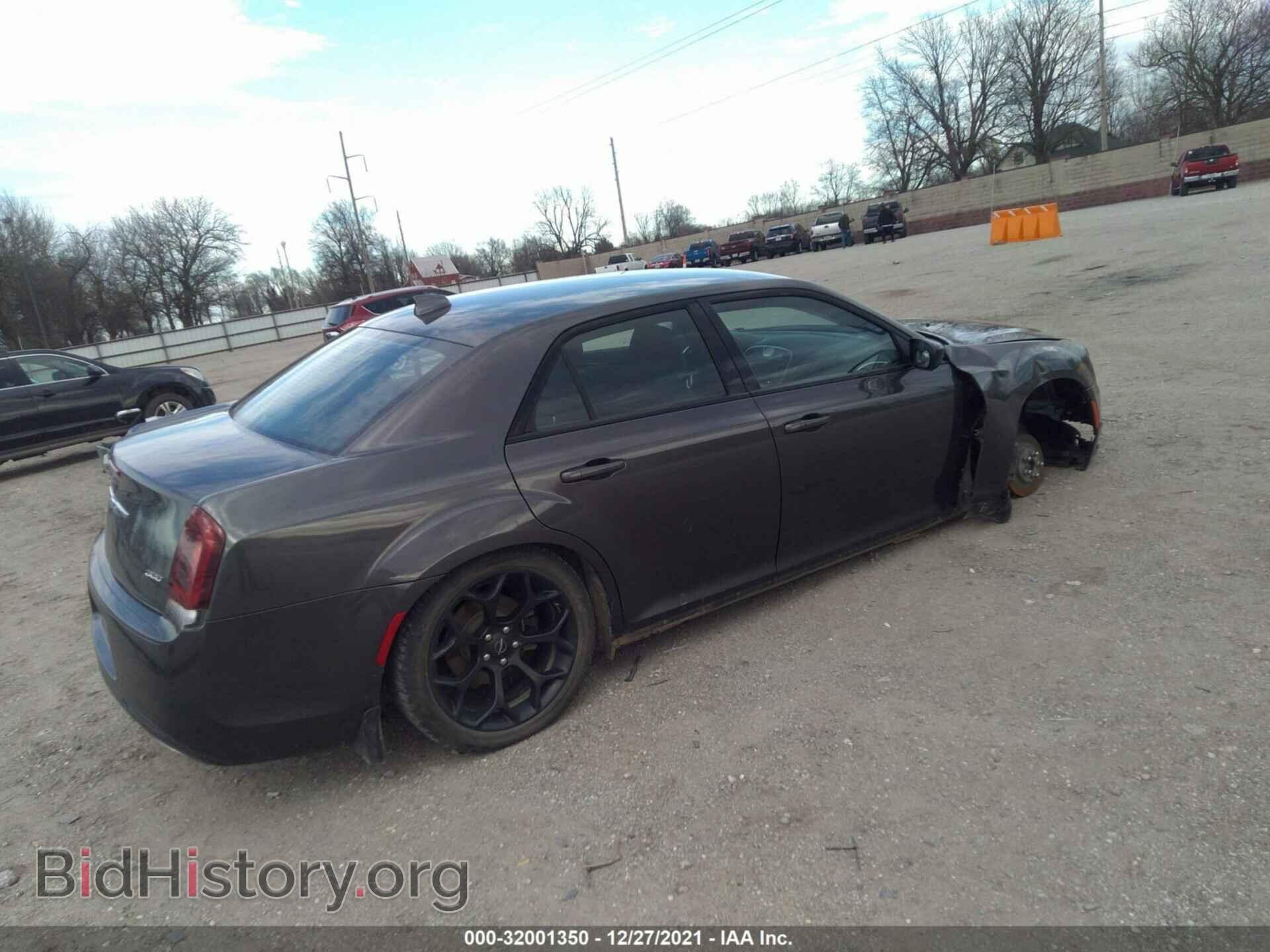 2019 CHRYSLER 300 - VIN: 2C3CCAAG0KH610568 - Фото 4