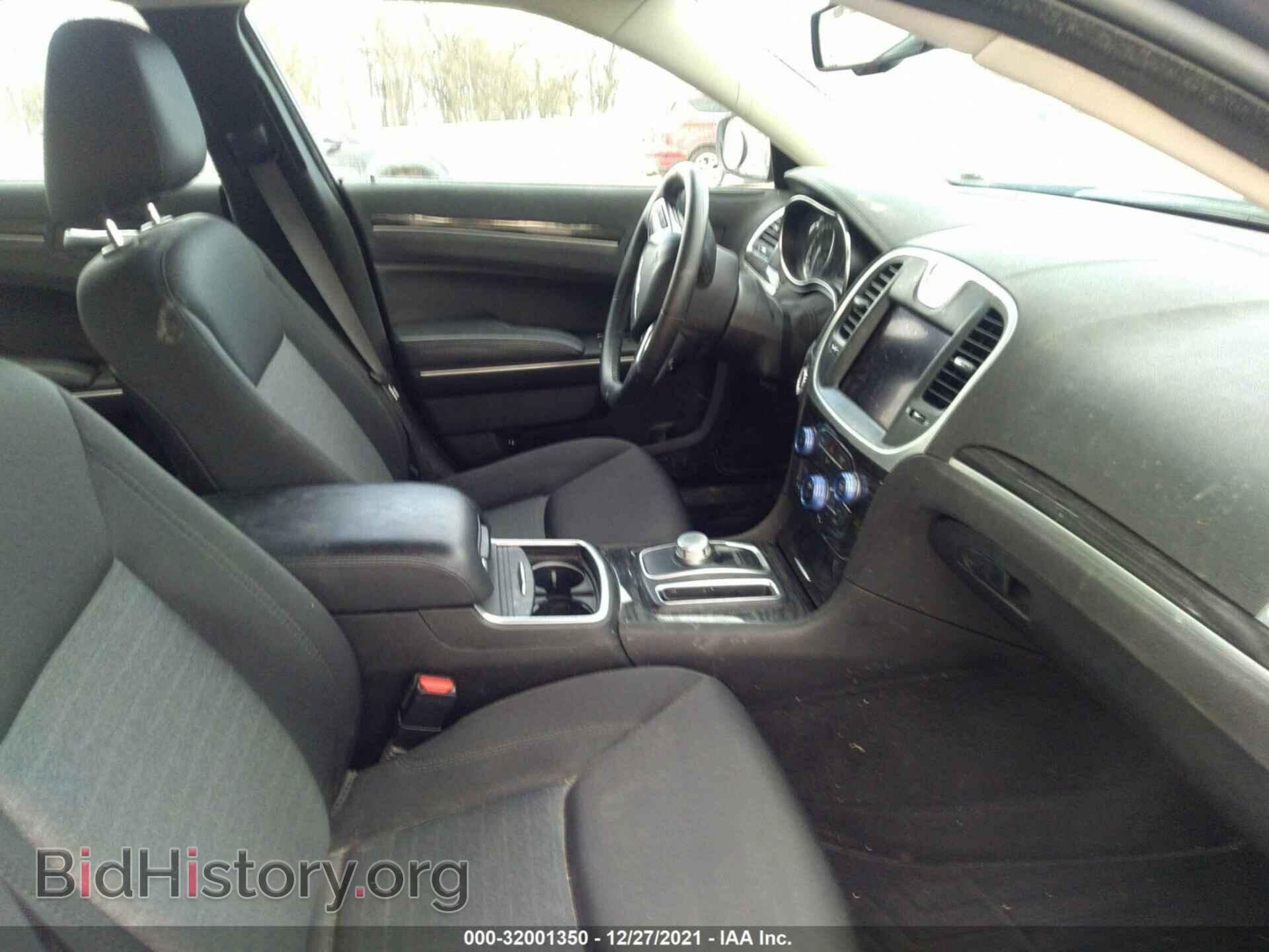 2019 CHRYSLER 300 - VIN: 2C3CCAAG0KH610568 - Фото 5