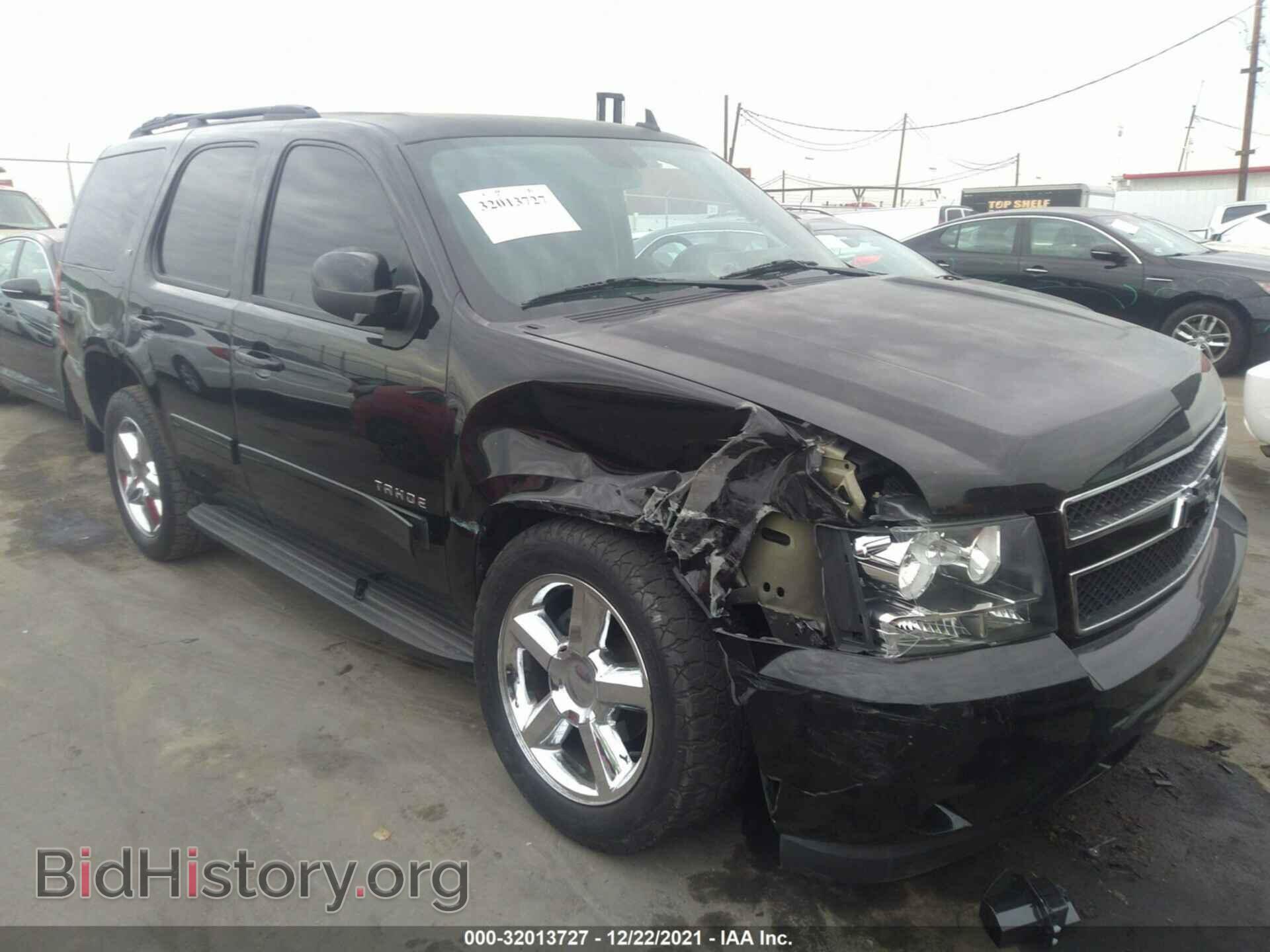 Photo 1GNSCBE08DR257985 - CHEVROLET TAHOE 2013