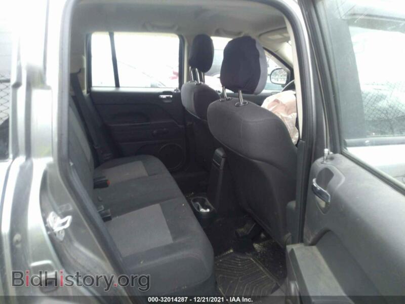 2011 Jeep COMPASS (VIN 1J4NT4FB9BD284327) — photo 8 of 11