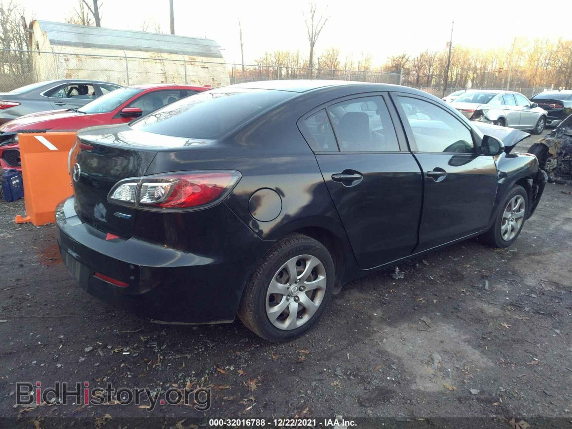 2013 MAZDA MAZDA3 - VIN: JM1BL1U76D1832388 - Фото 4
