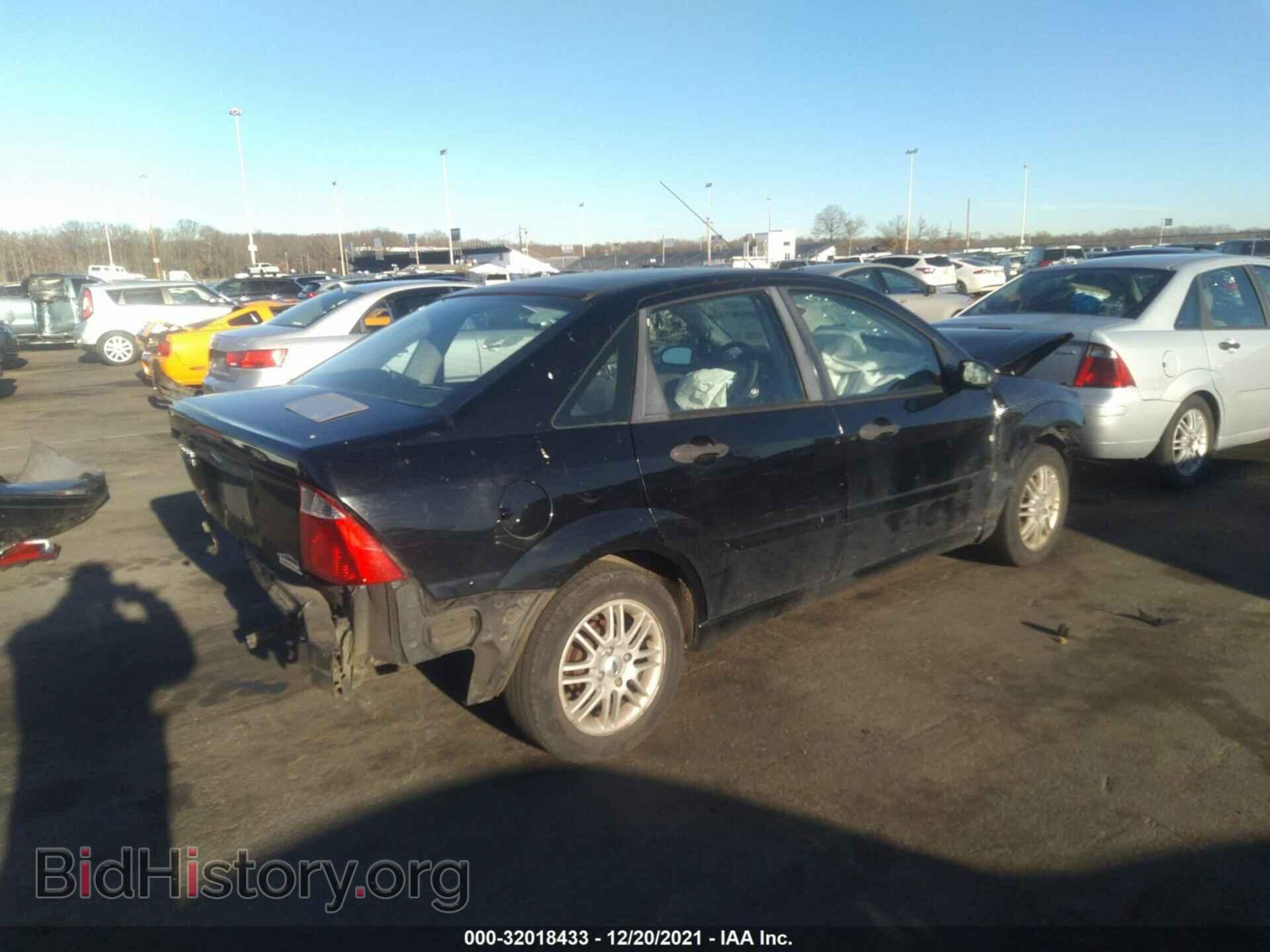 2007 FORD FOCUS - VIN: 1FAHP34N37W263800 - Фото 4