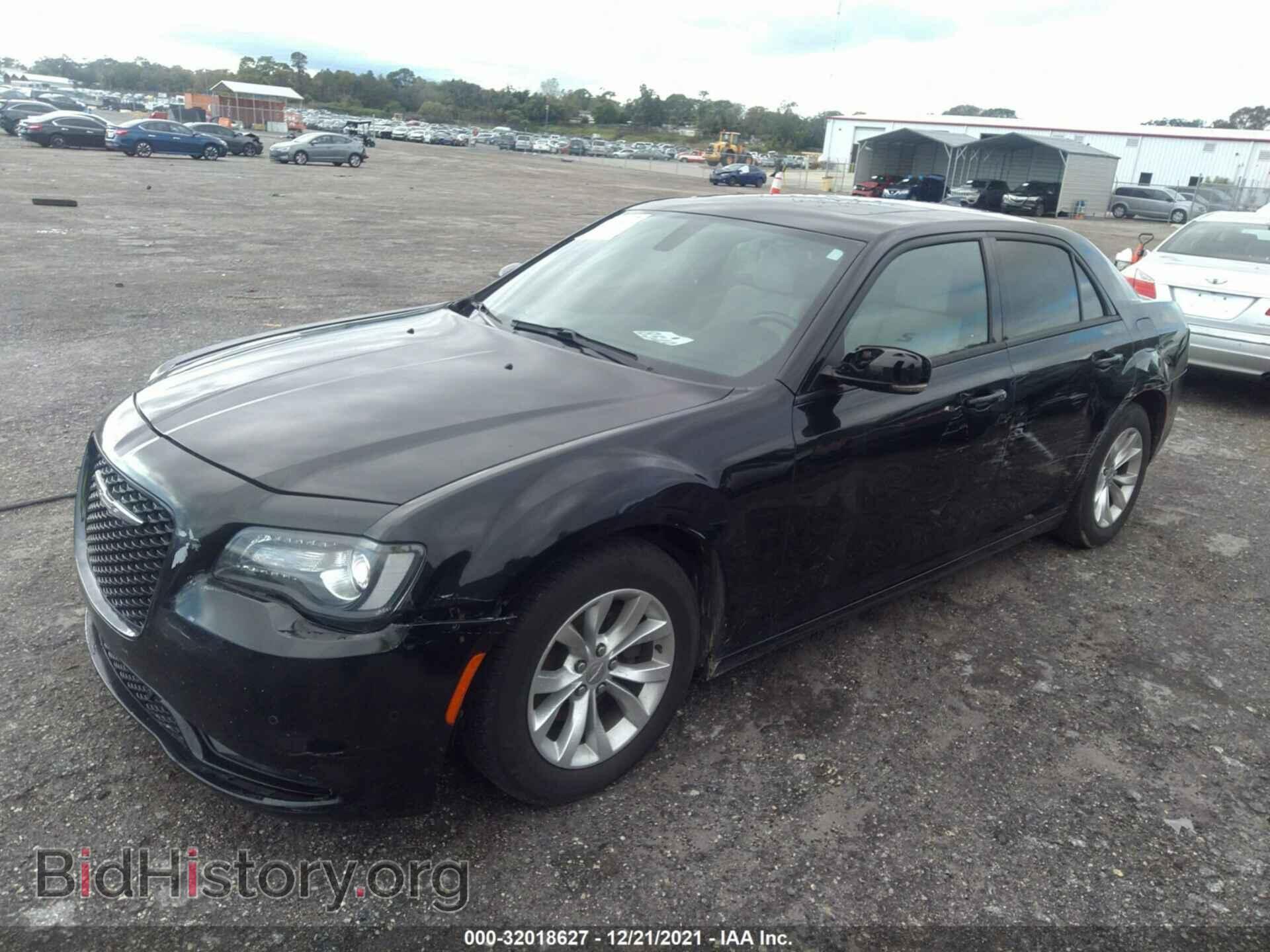 2017 CHRYSLER 300 - VIN: 2C3CCABG9HH627084 - Фото 2