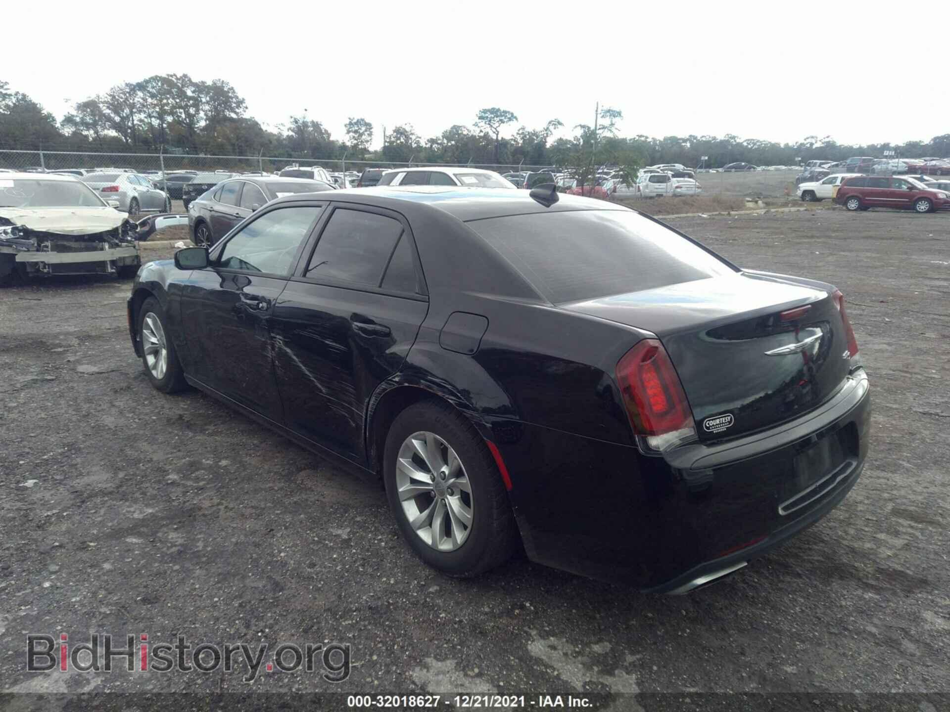 2017 CHRYSLER 300 - VIN: 2C3CCABG9HH627084 - Фото 3