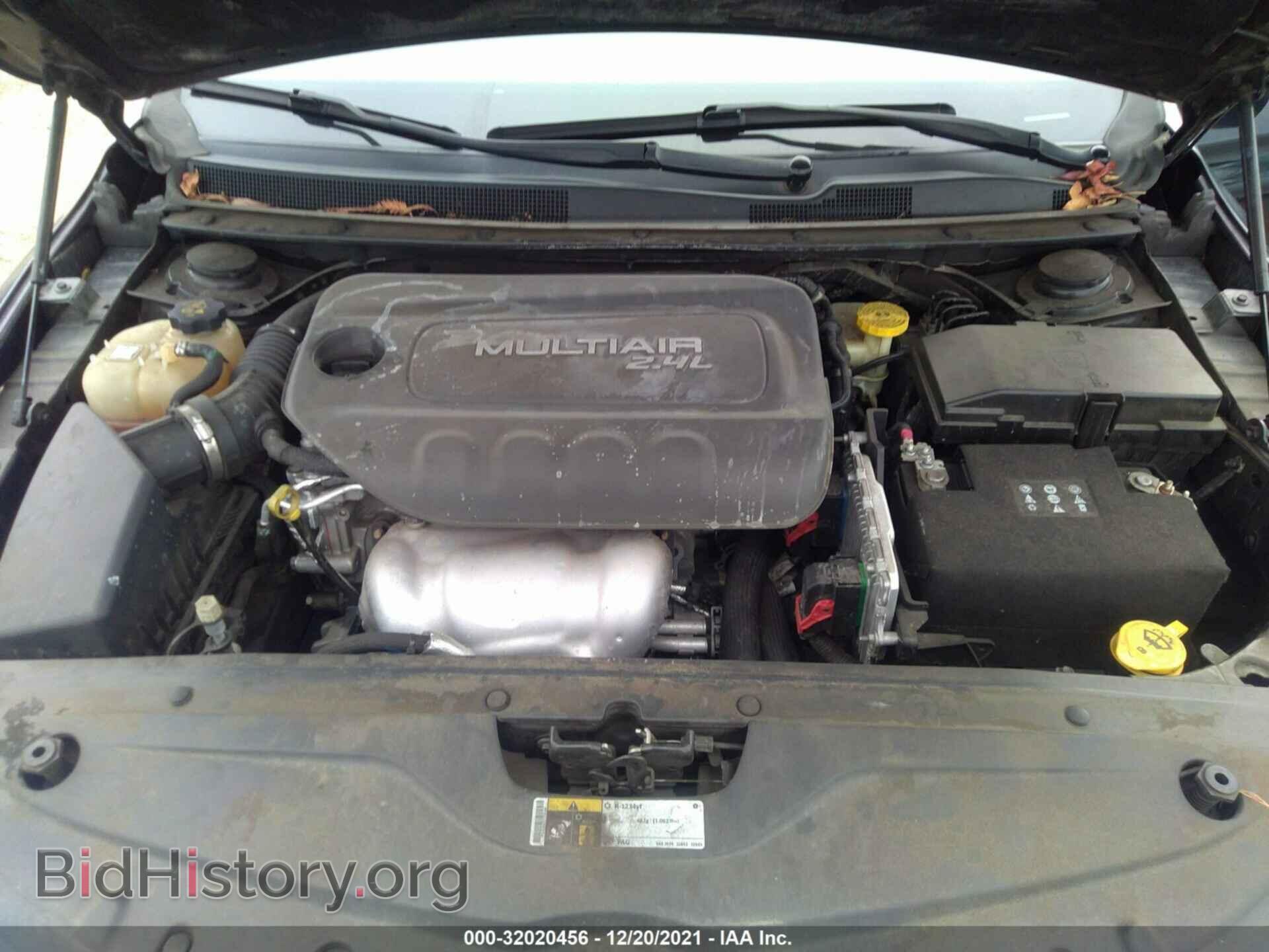 2015 CHRYSLER 200 - VIN: 1C3CCCAB0FN655779 - Фото 10