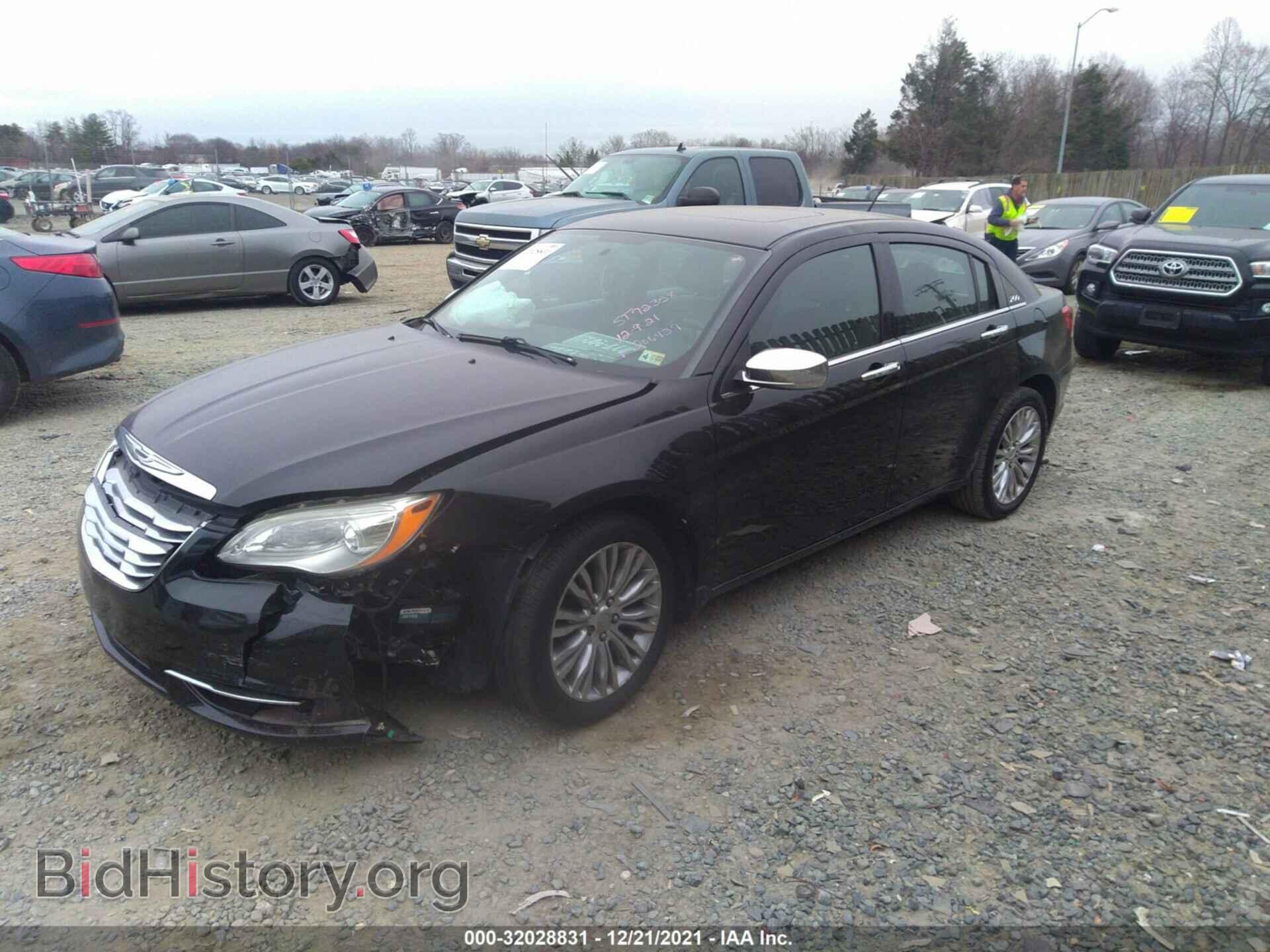 2012 CHRYSLER 200 - VIN: 1C3CCBCB3CN206437 - Photo 2