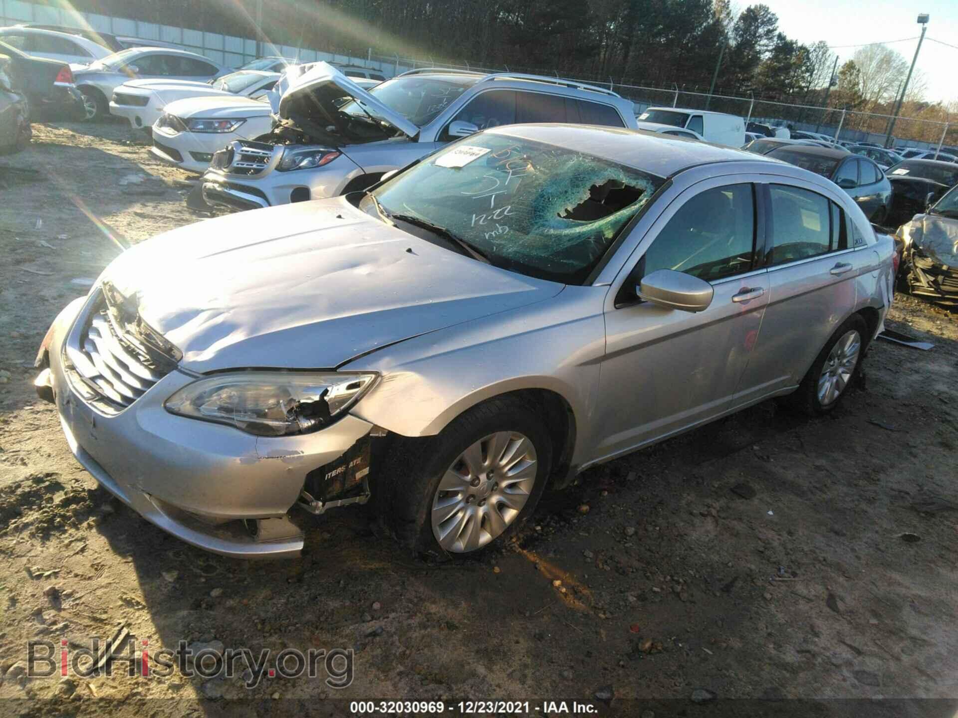 2012 CHRYSLER 200 - VIN: 1C3CCBAB3CN292481 - Фото 2