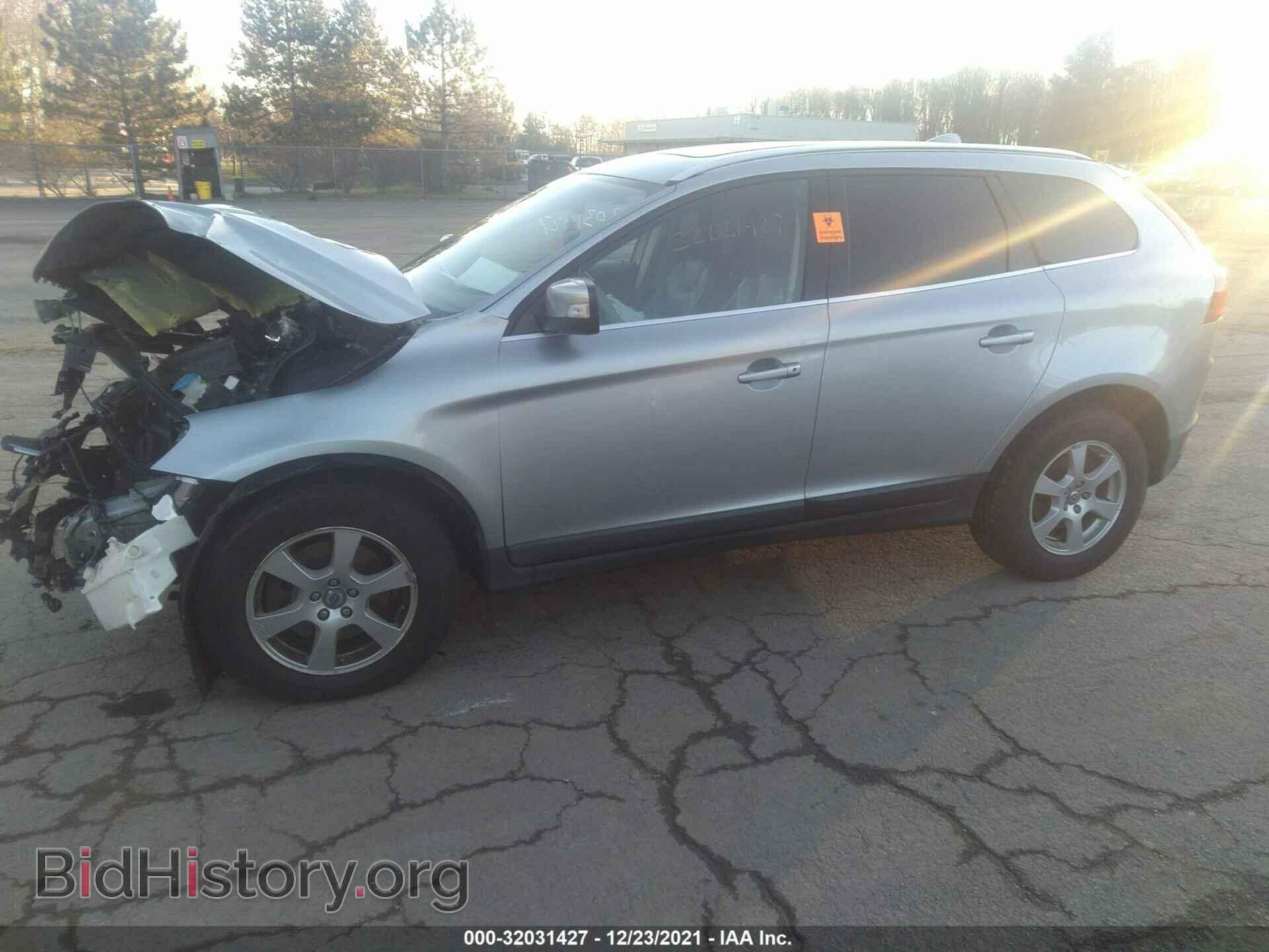 2011 VOLVO XC60 - VIN: YV4940DZ3B2204655 - Фото 2