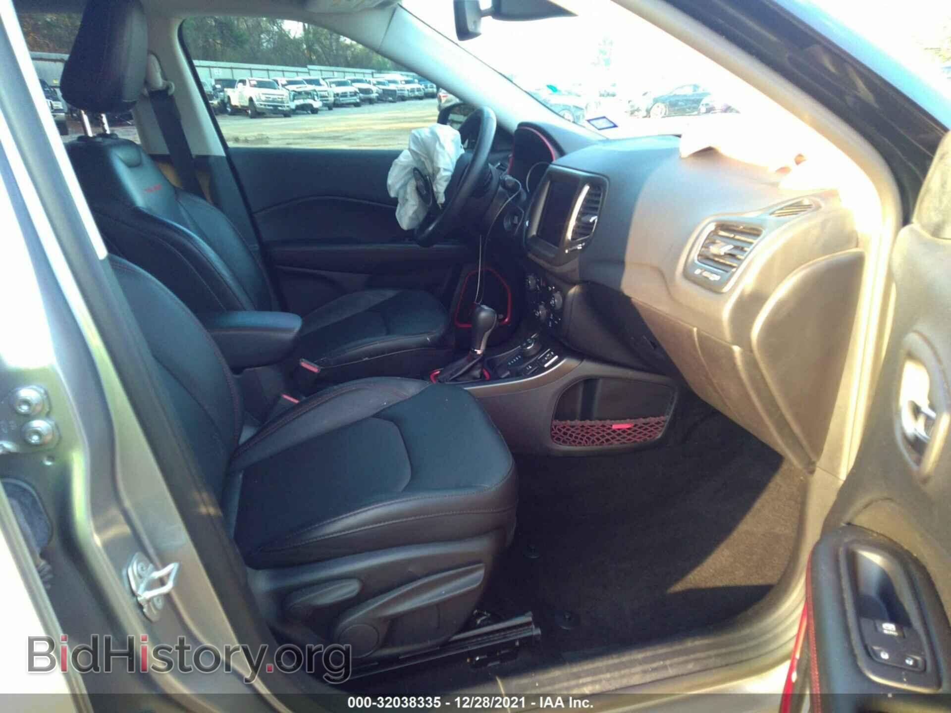 2019 JEEP COMPASS - VIN: 3C4NJDDB6KT653945 - Фото 5