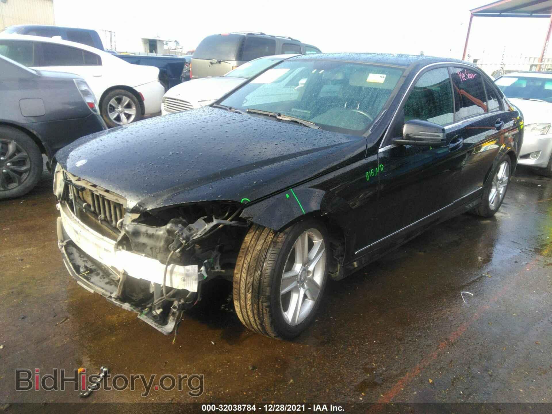 2011 MERCEDES-BENZ C-CLASS - VIN: WDDGF5EB3BA521026 - Фото 2