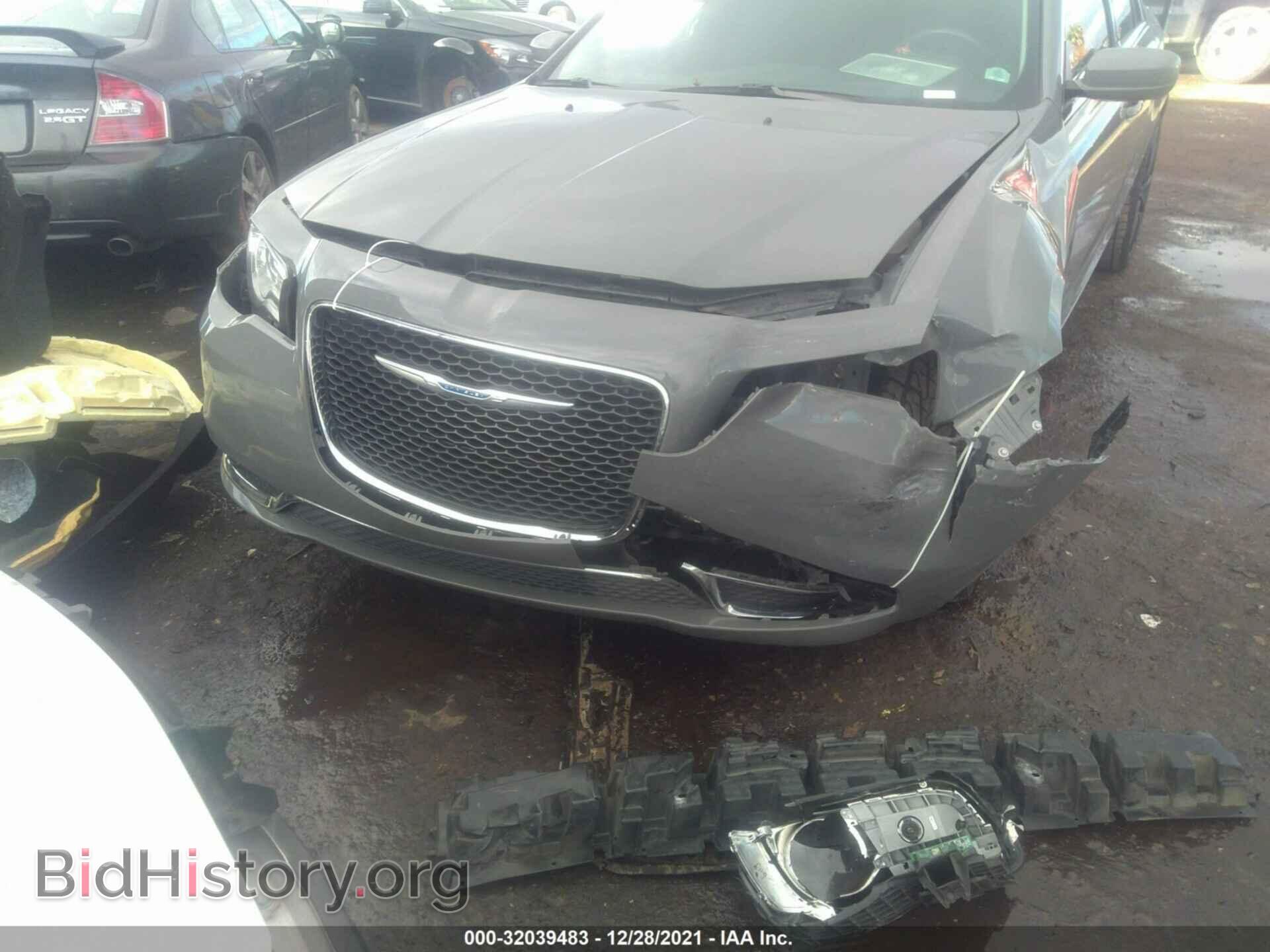 2019 CHRYSLER 300 - VIN: 2C3CCAAG0KH727079 - Фото 6