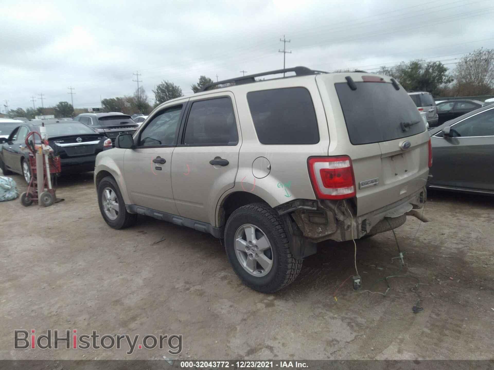 2010 FORD ESCAPE - VIN: 1FMCU0D77AKA73196 - Фото 3