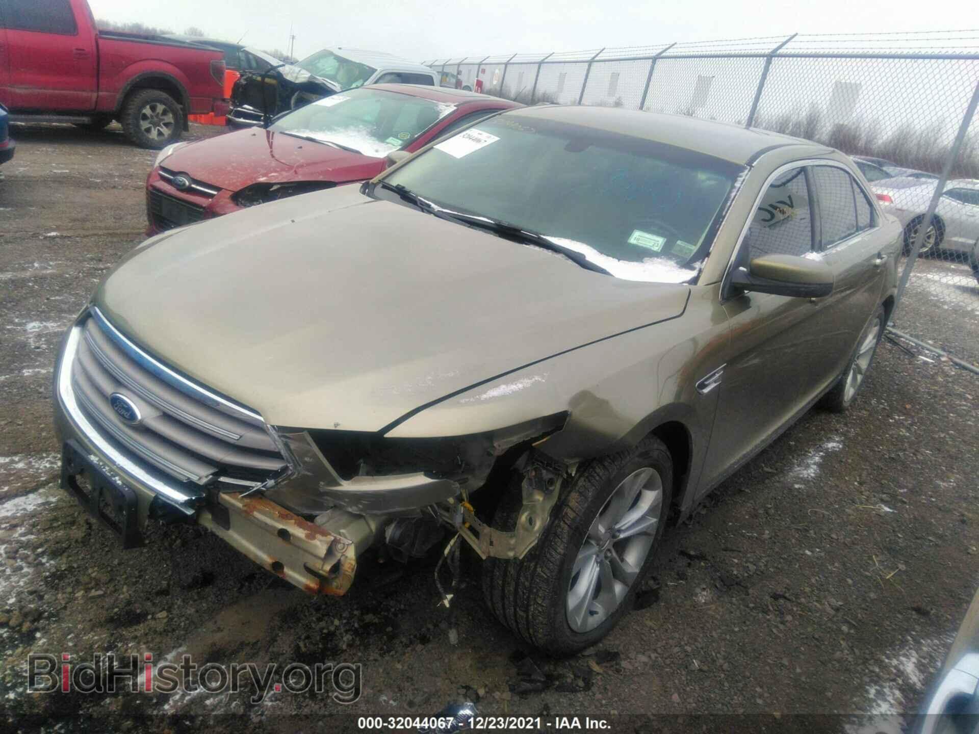 2013 FORD TAURUS - VIN: 1FAHP2H81DG142073 - Фото 2