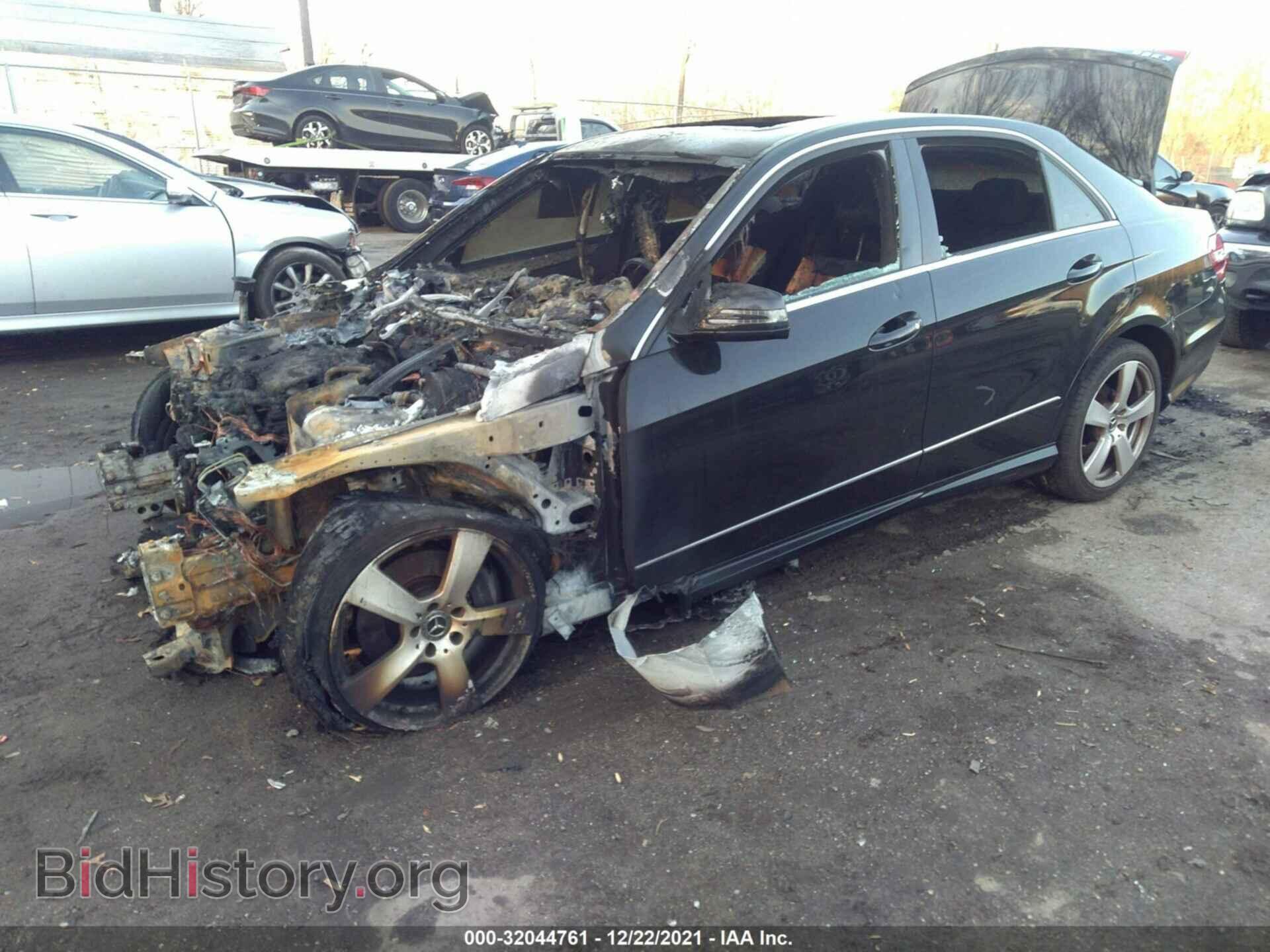 2012 MERCEDES-BENZ E-CLASS - VIN: WDDHF8JB8CA534688 - Фото 2