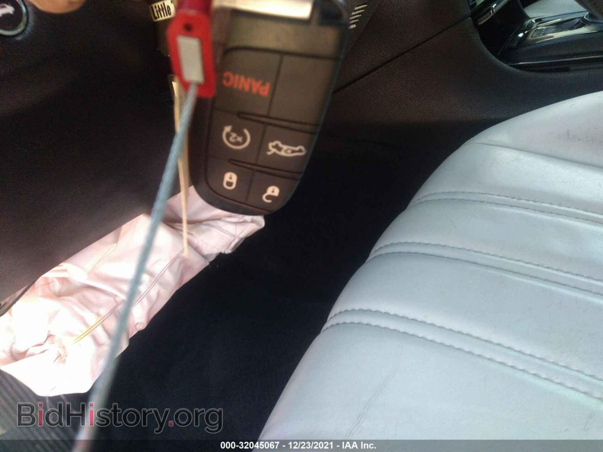 2019 CHRYSLER 300 - VIN: 2C3CCABG8KH533625 - Фото 11