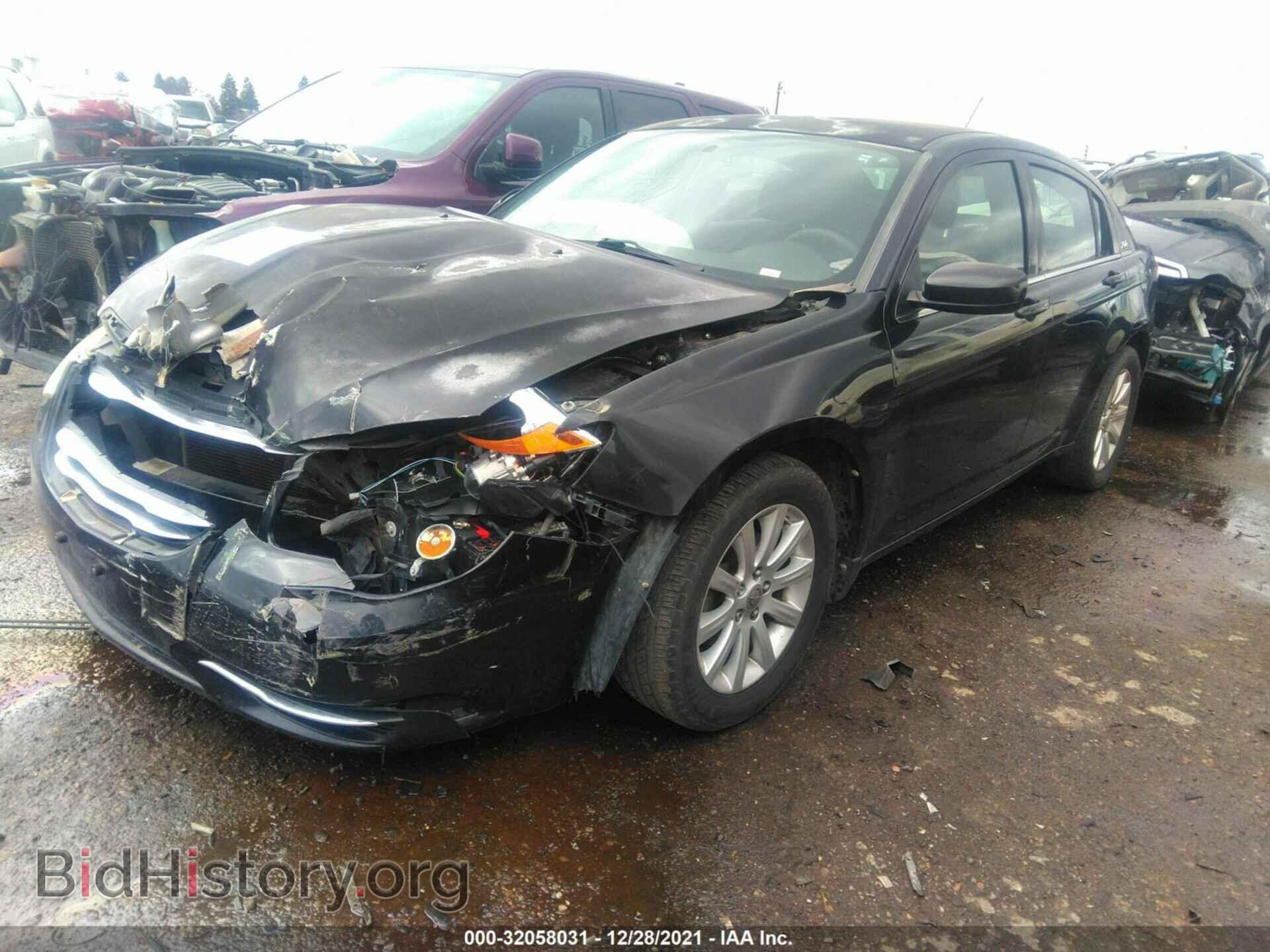 2011 CHRYSLER 200 - VIN: 1C3BC1FB6BN521734 - Фото 2