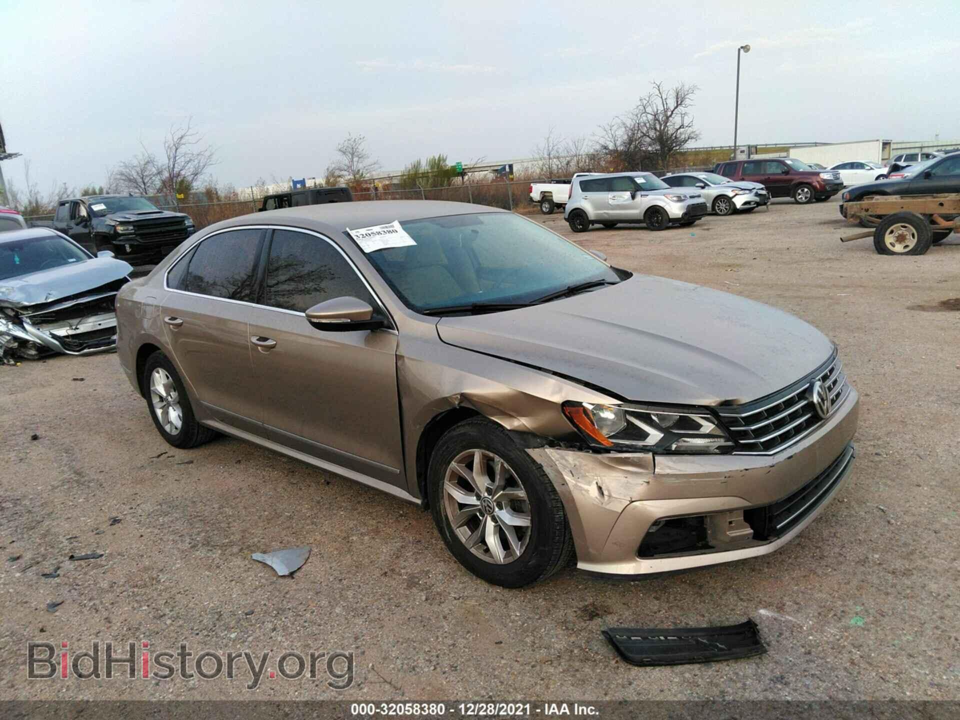 Photo 1VWAT7A34HC042109 - VOLKSWAGEN PASSAT 2017