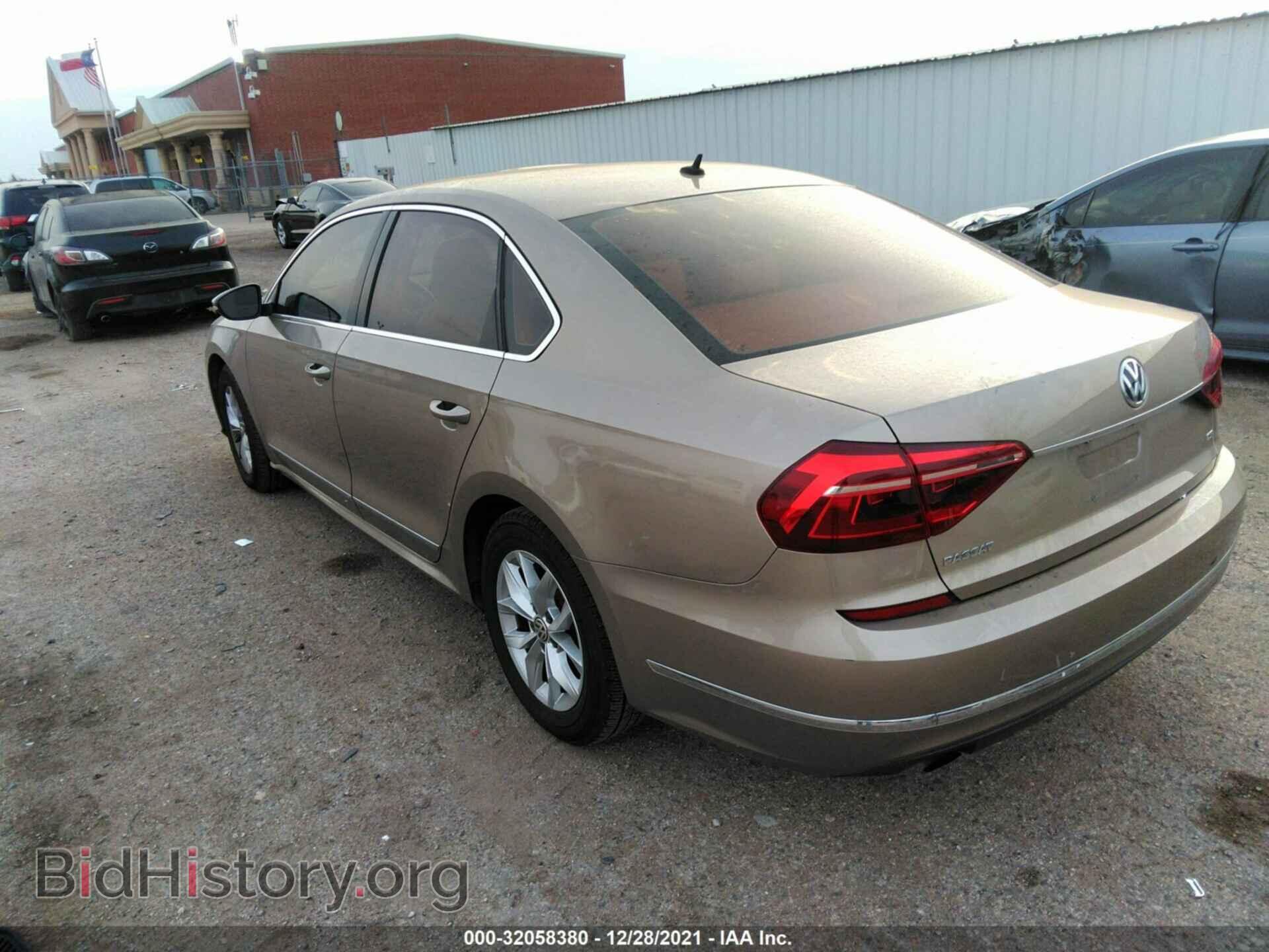 2017 VOLKSWAGEN PASSAT - VIN: 1VWAT7A34HC042109 - Фото 3