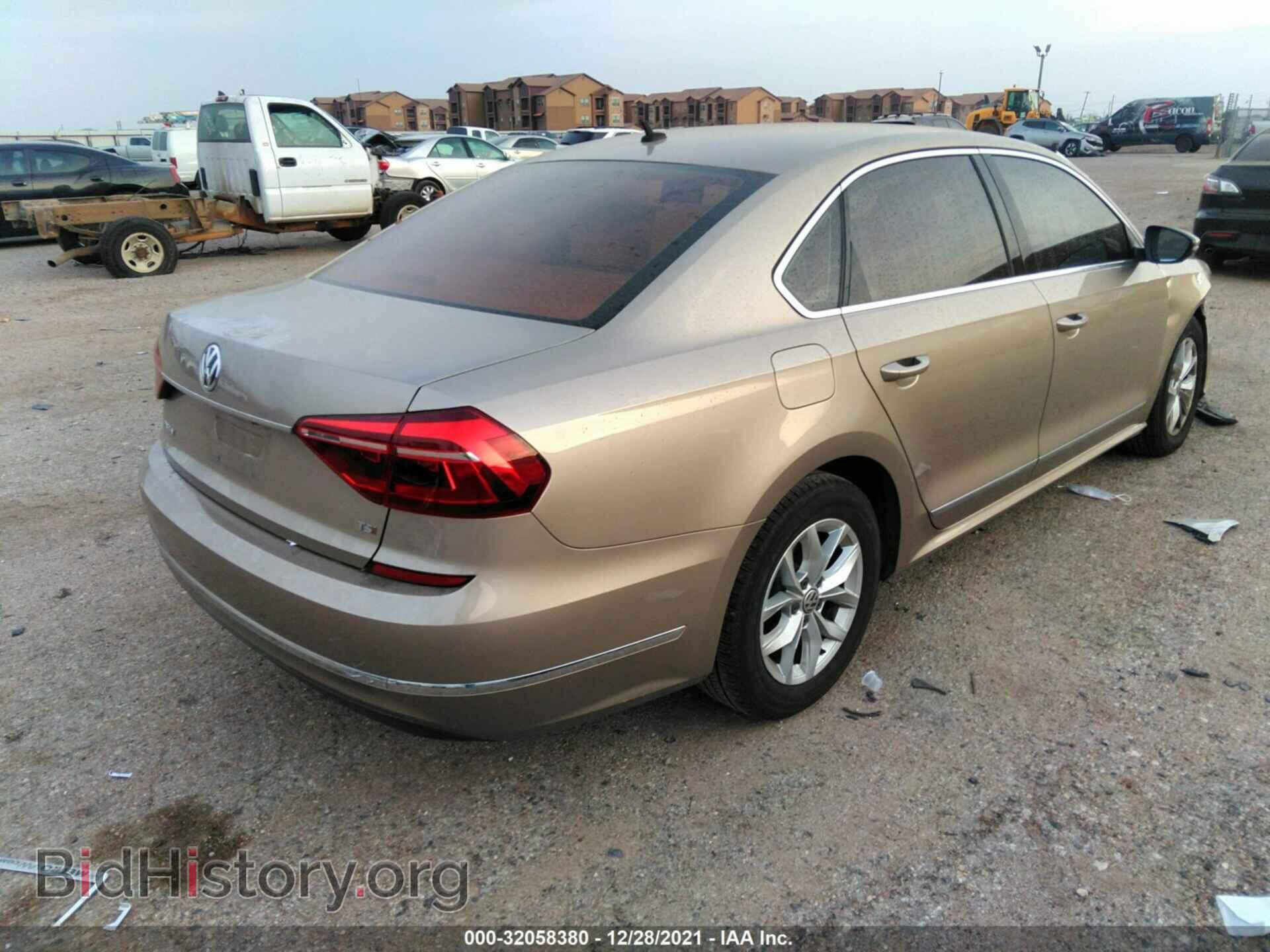 2017 VOLKSWAGEN PASSAT - VIN: 1VWAT7A34HC042109 - Фото 4