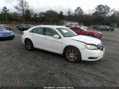 2013 Chrysler 200 Touring, yellow — VIN 1C3CCBBB0DN601128, IAAI