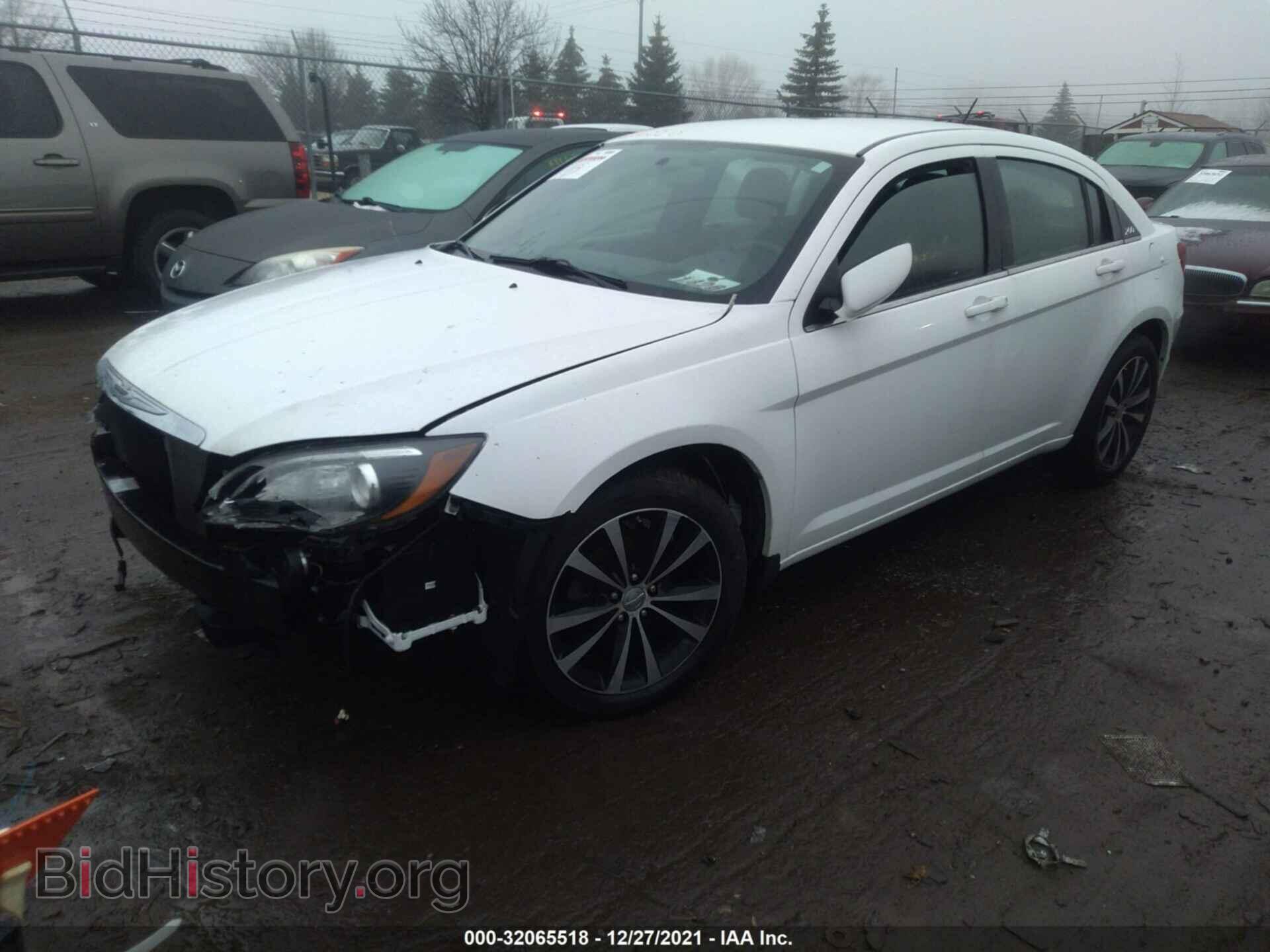 2013 CHRYSLER 200 - VIN: 1C3CCBCG7DN743793 - Фото 2