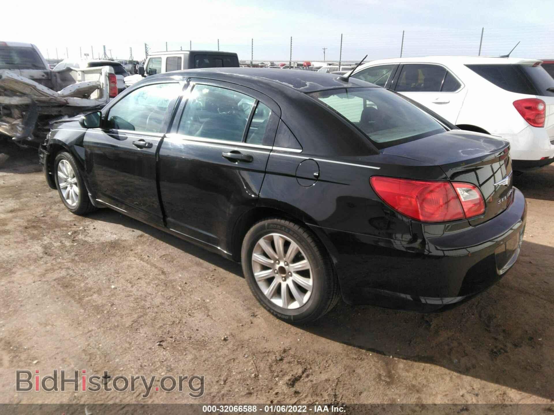 2010 CHRYSLER SEBRING - VIN: 1C3CC5FB4AN219840 - Фото 3