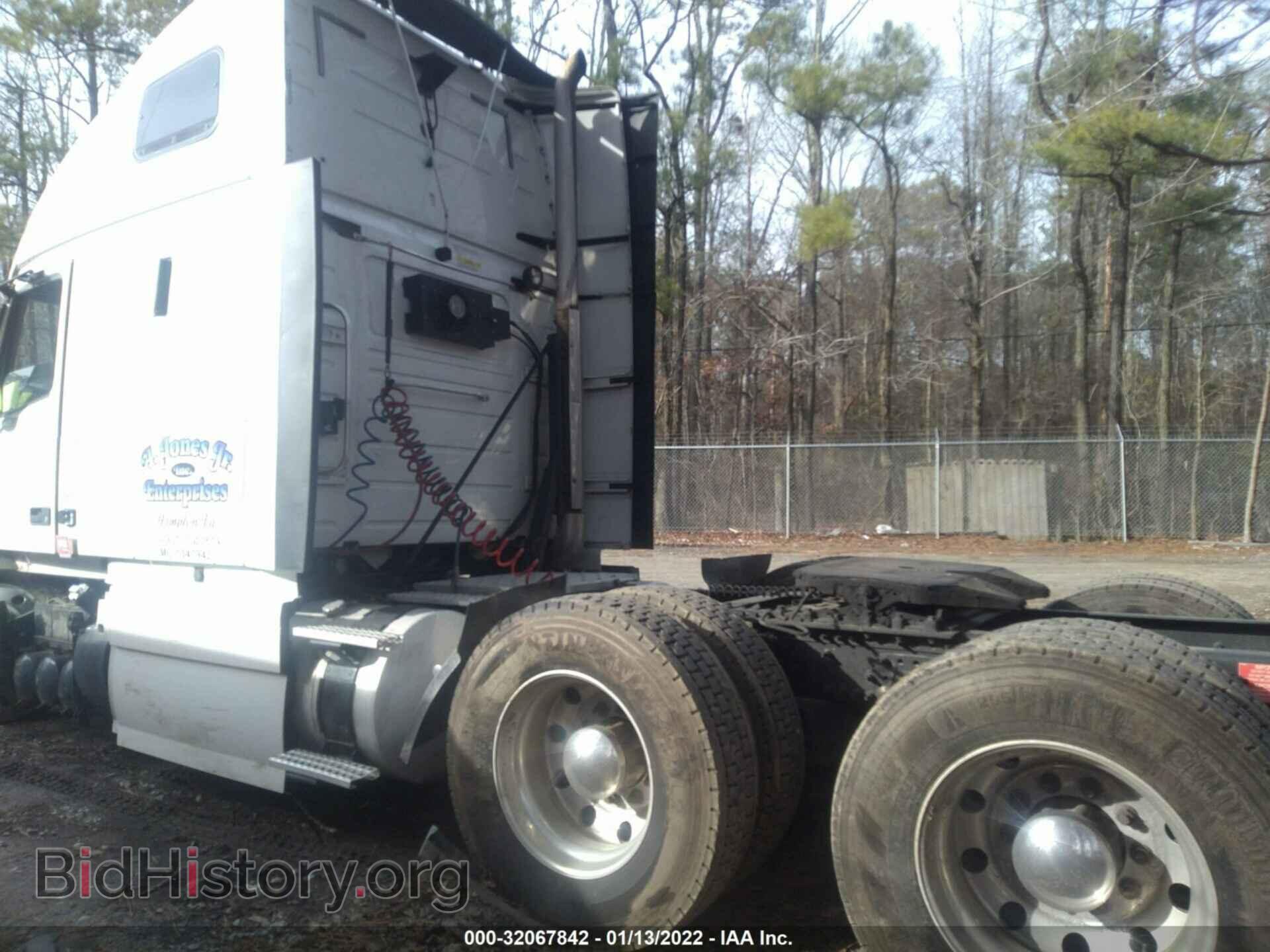 2013 VOLVO VN - VIN: 4V4NC9TH8DN141415 - Фото 3