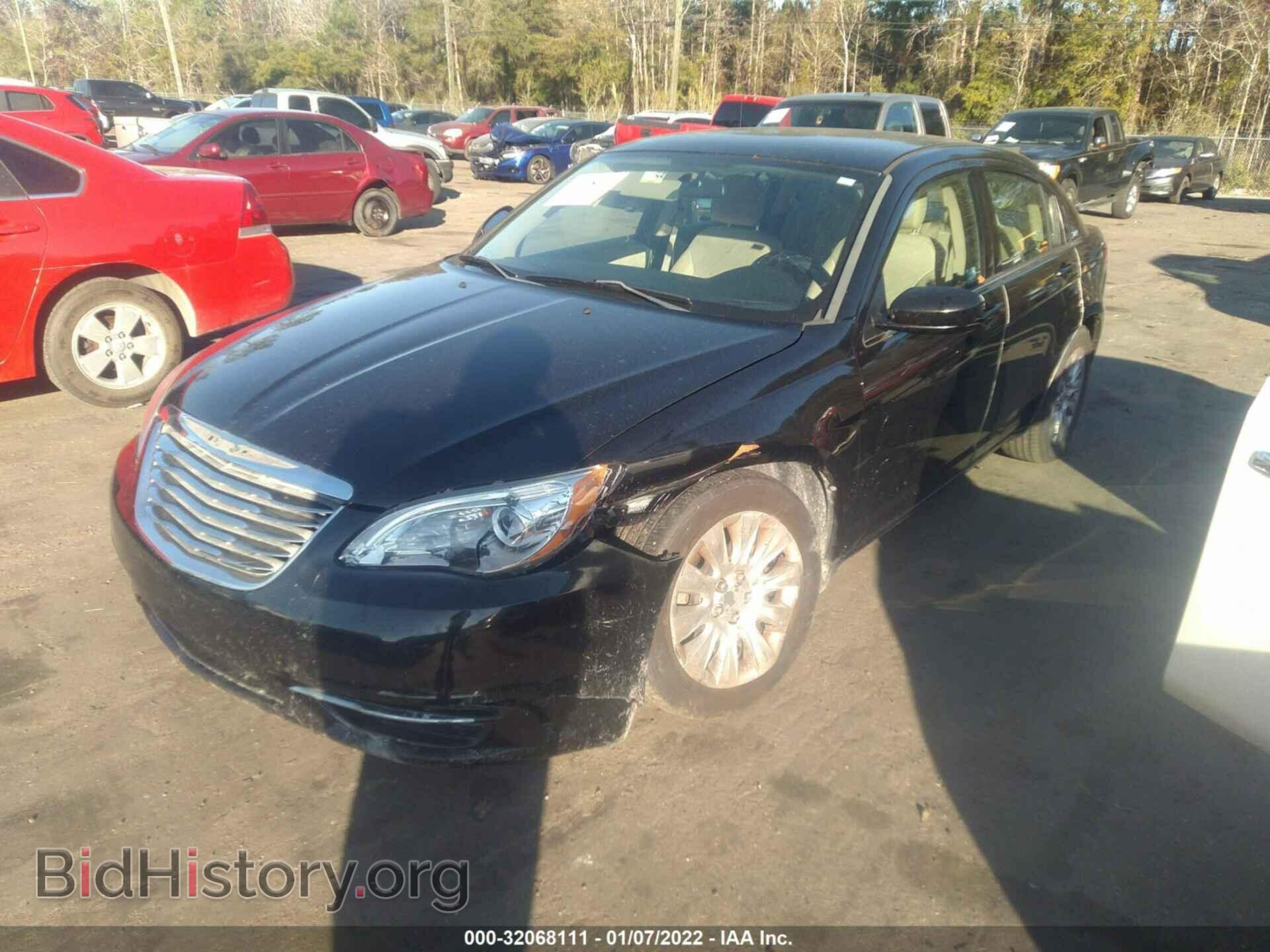 2013 CHRYSLER 200 - VIN: 1C3CCBAB3DN686130 - Фото 2