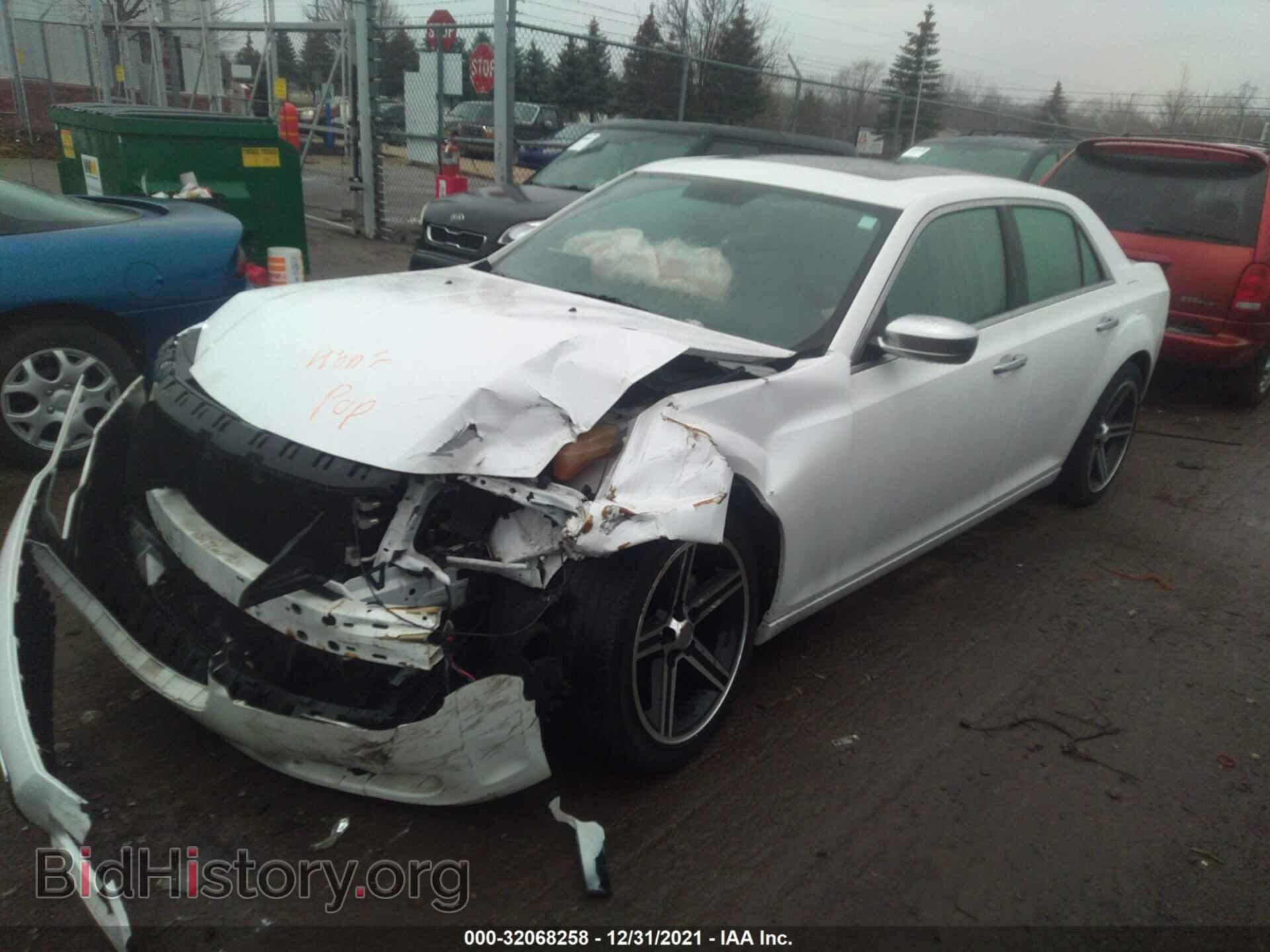 2012 CHRYSLER 300 - VIN: 2C3CCACG7CH209372 - Фото 2