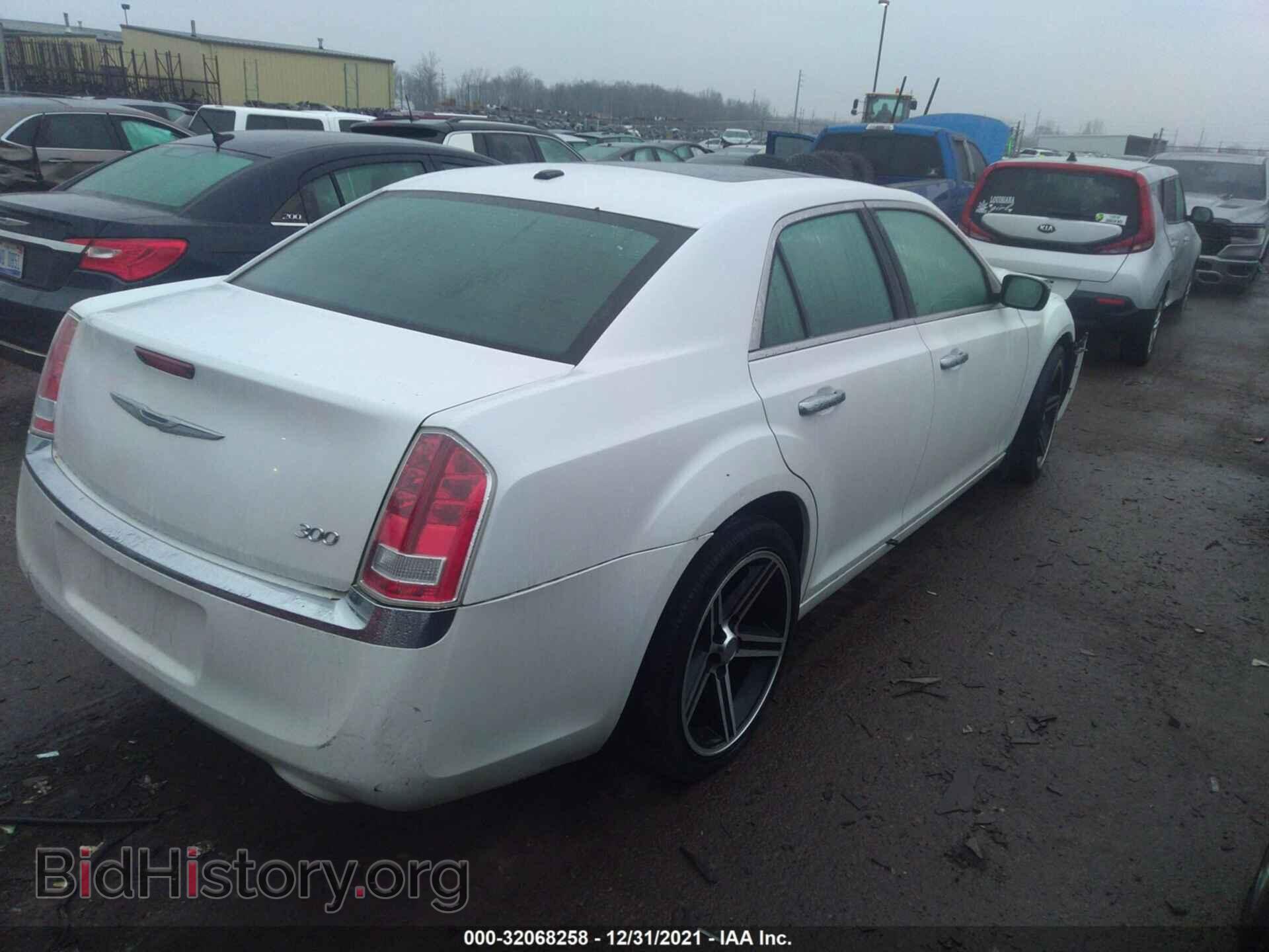 2012 CHRYSLER 300 - VIN: 2C3CCACG7CH209372 - Фото 4