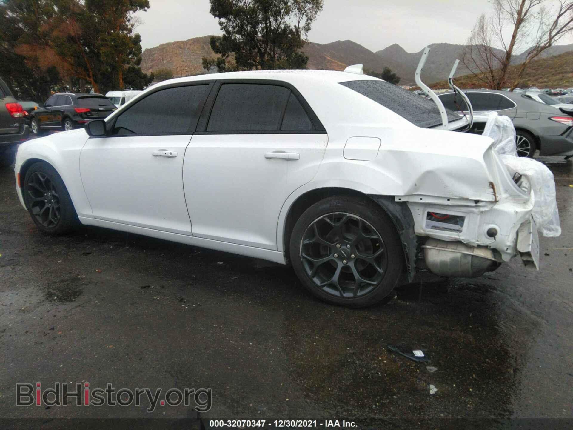 2019 CHRYSLER 300 - VIN: 2C3CCAAGXKH679221 - Фото 3
