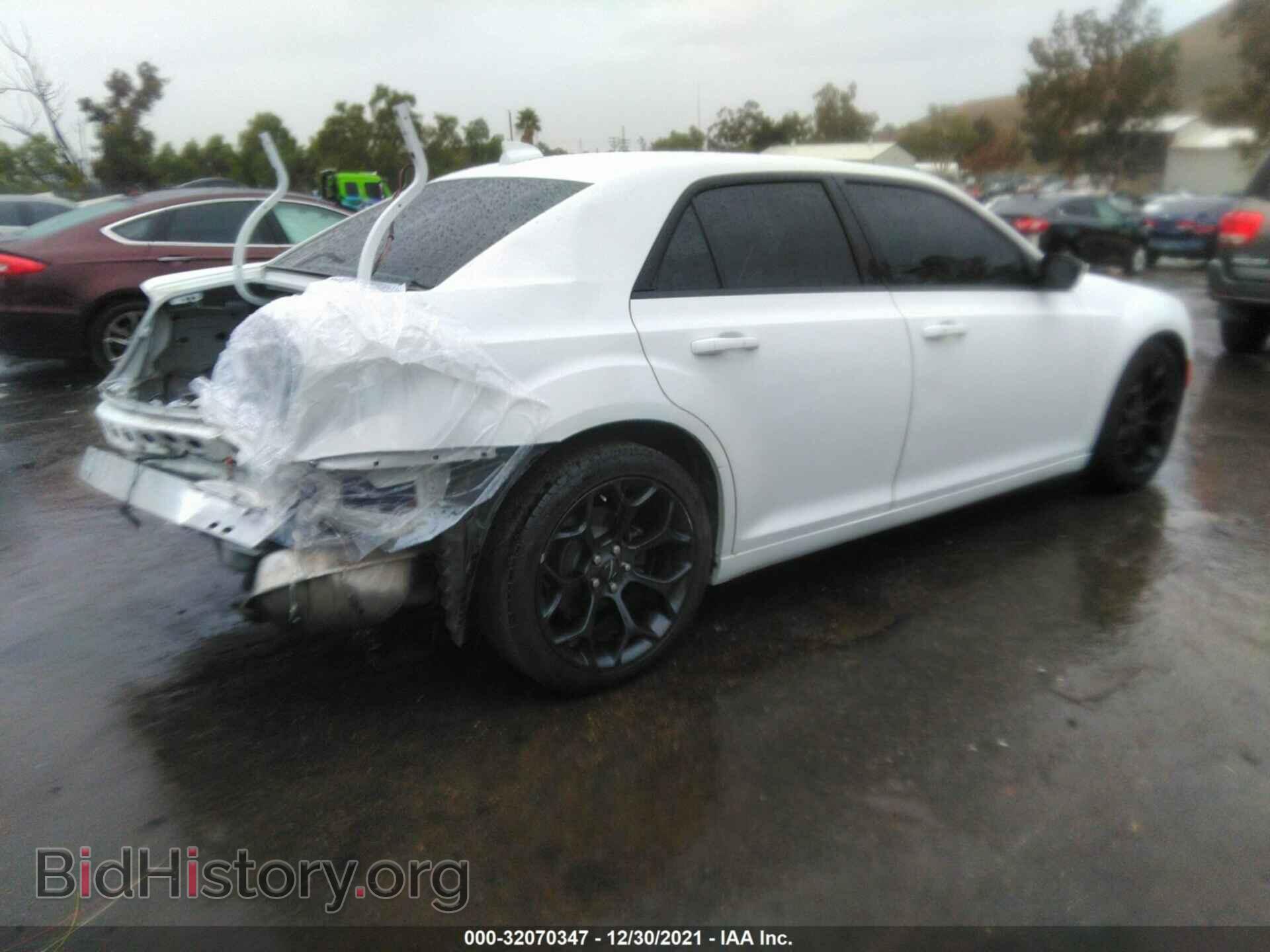 2019 CHRYSLER 300 - VIN: 2C3CCAAGXKH679221 - Фото 4