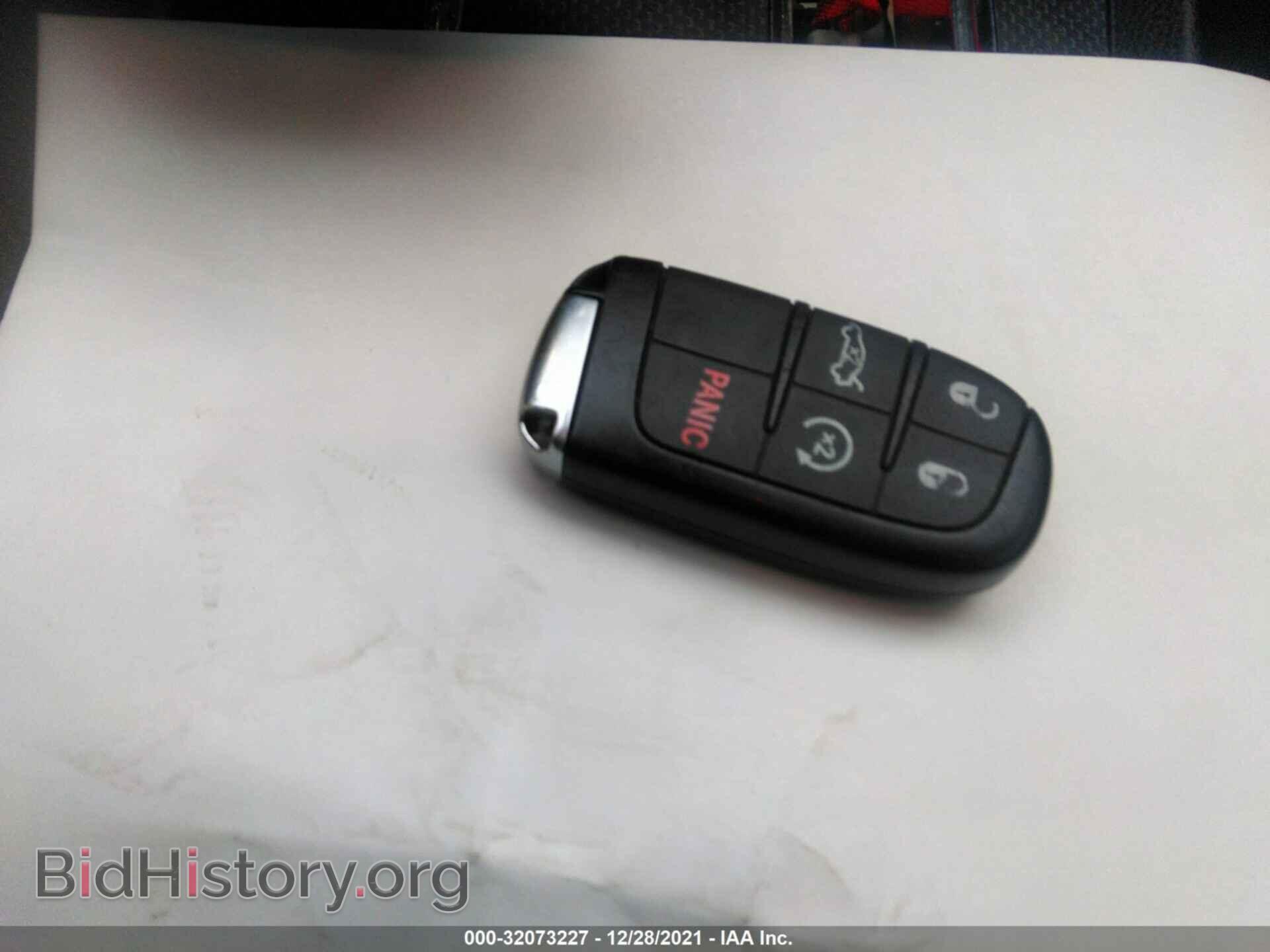 2014 CHRYSLER 300 - VIN: 2C3CCAGG6EH311775 - Фото 11