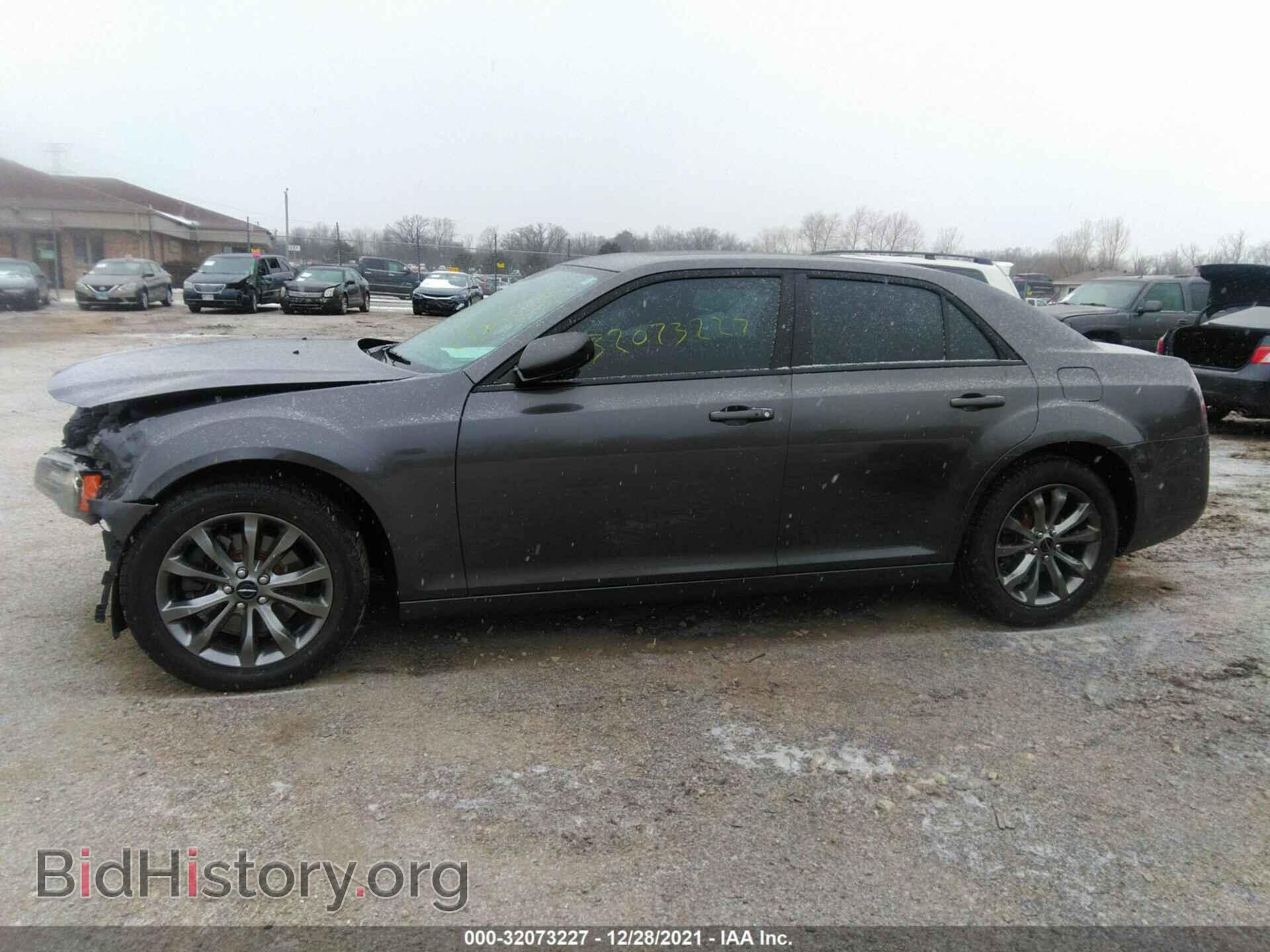 2014 CHRYSLER 300 - VIN: 2C3CCAGG6EH311775 - Фото 12