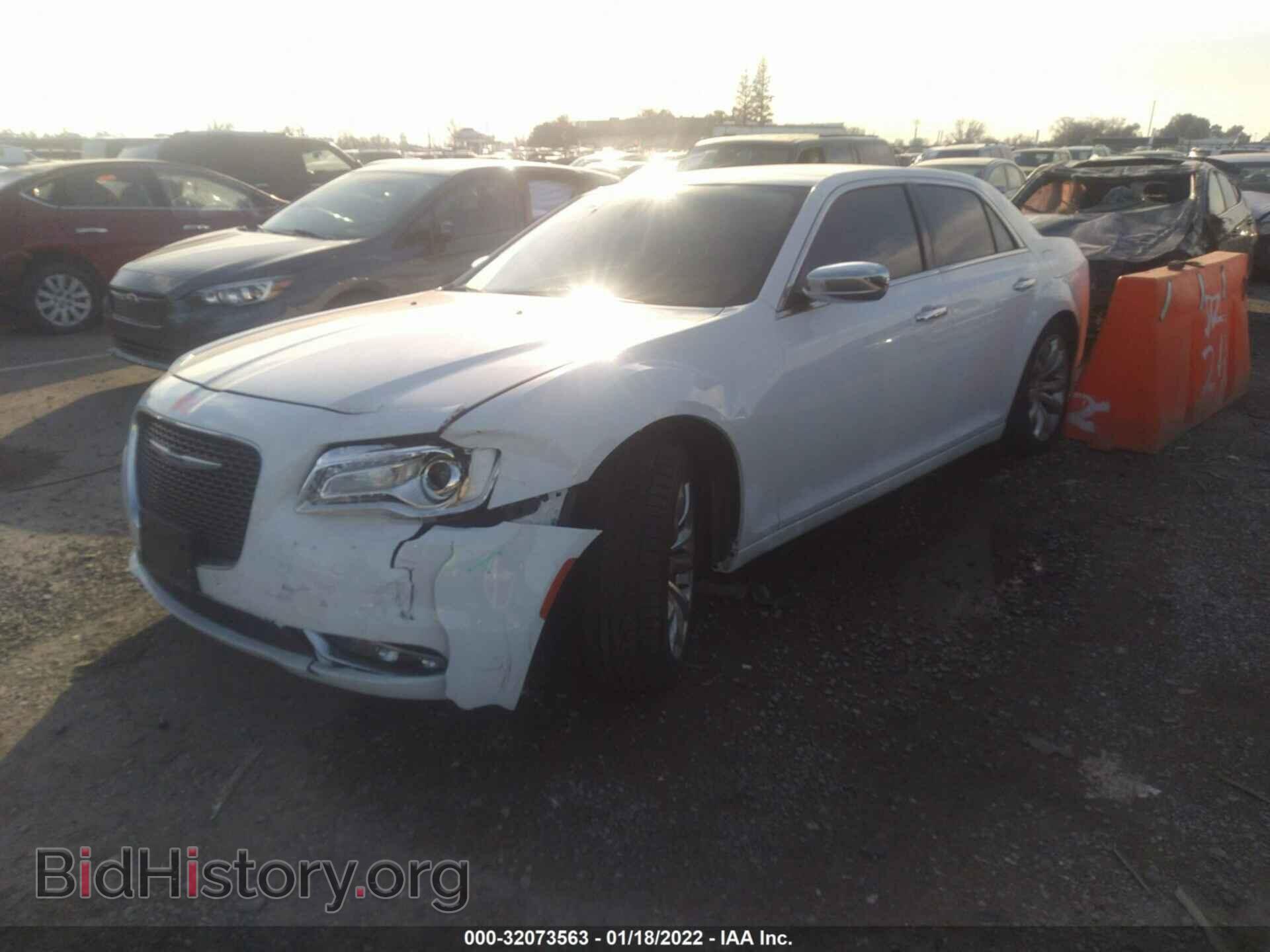 2019 CHRYSLER 300 - VIN: 2C3CCAEG9KH693492 - Фото 2