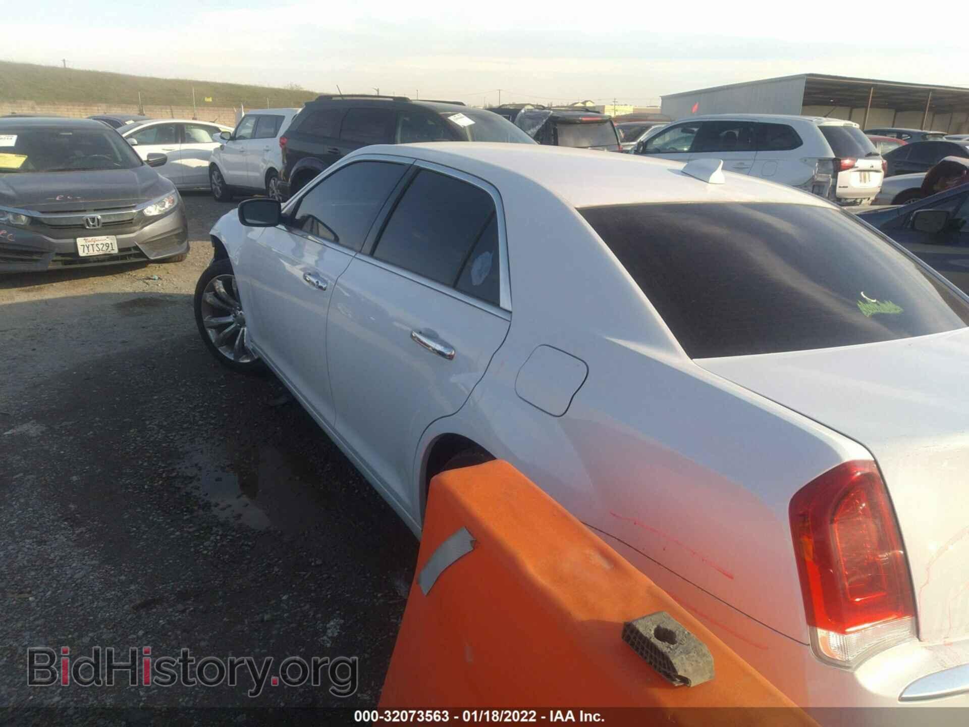 2019 CHRYSLER 300 - VIN: 2C3CCAEG9KH693492 - Фото 3