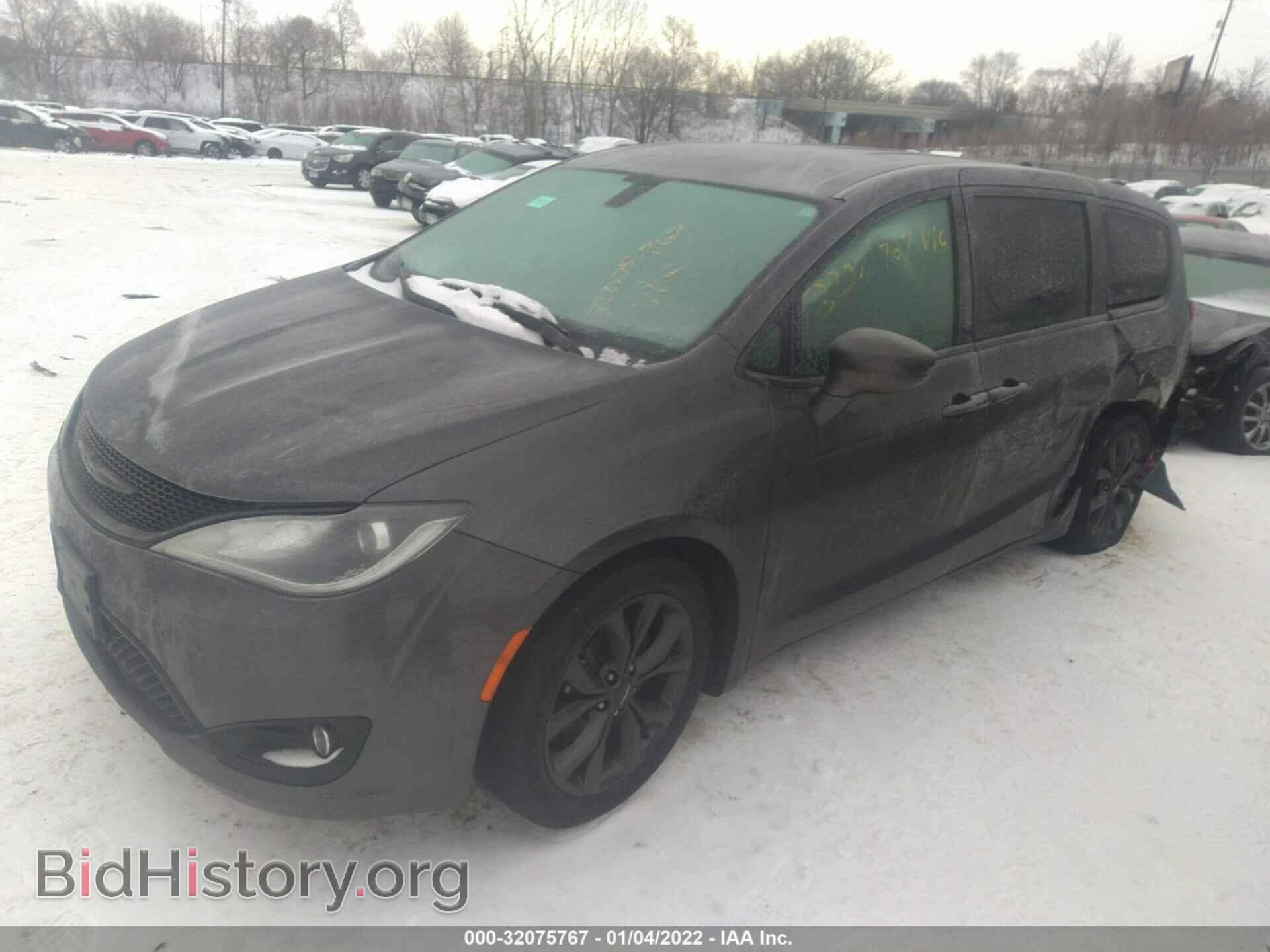 2018 CHRYSLER PACIFICA - VIN: 2C4RC1FG2JR315690 - Photo 2