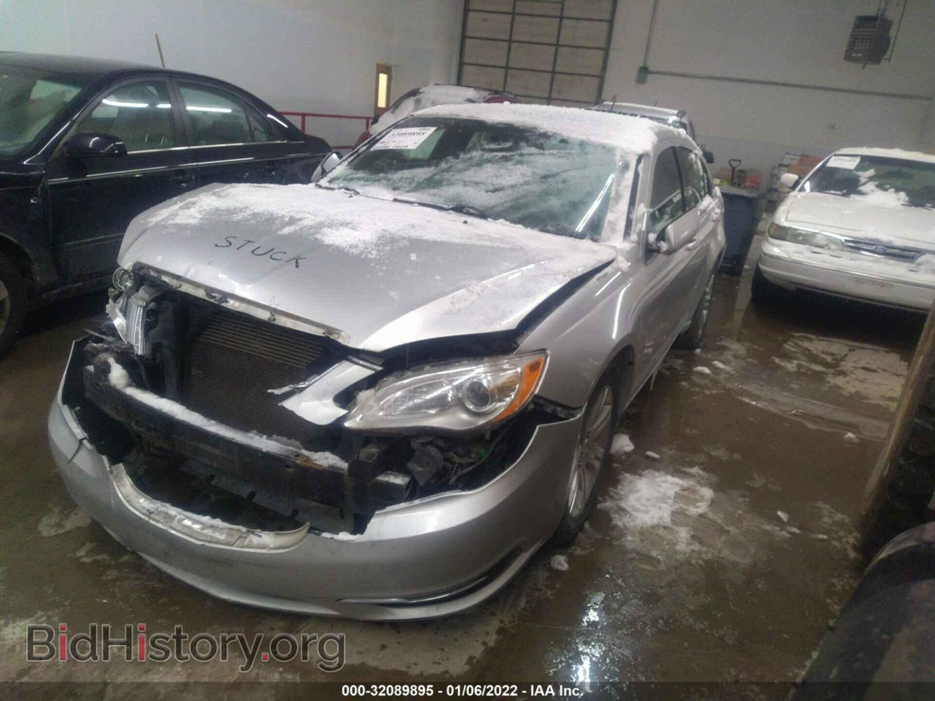 2012 CHRYSLER 200 - VIN: 1C3CCBAB4CN318568 - Фото 2