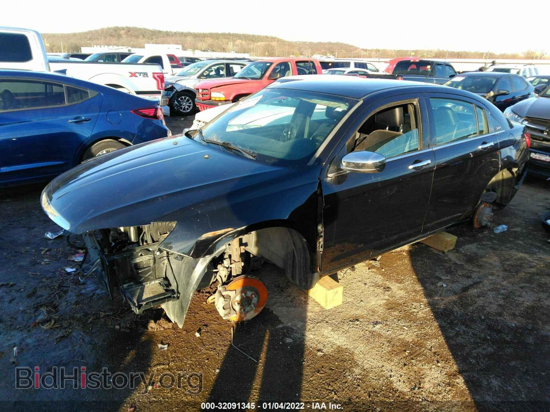 2011 CHRYSLER 200 - VIN: 1C3BC2FG3BN516248 - Фото 2