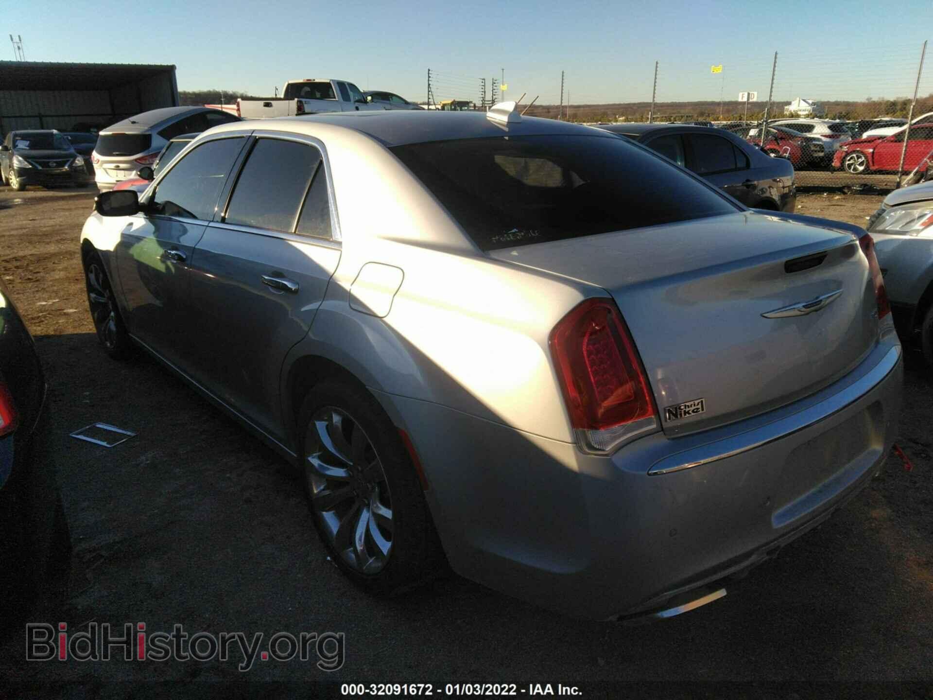 2019 CHRYSLER 300 - VIN: 2C3CCAEG4KH722526 - Фото 3