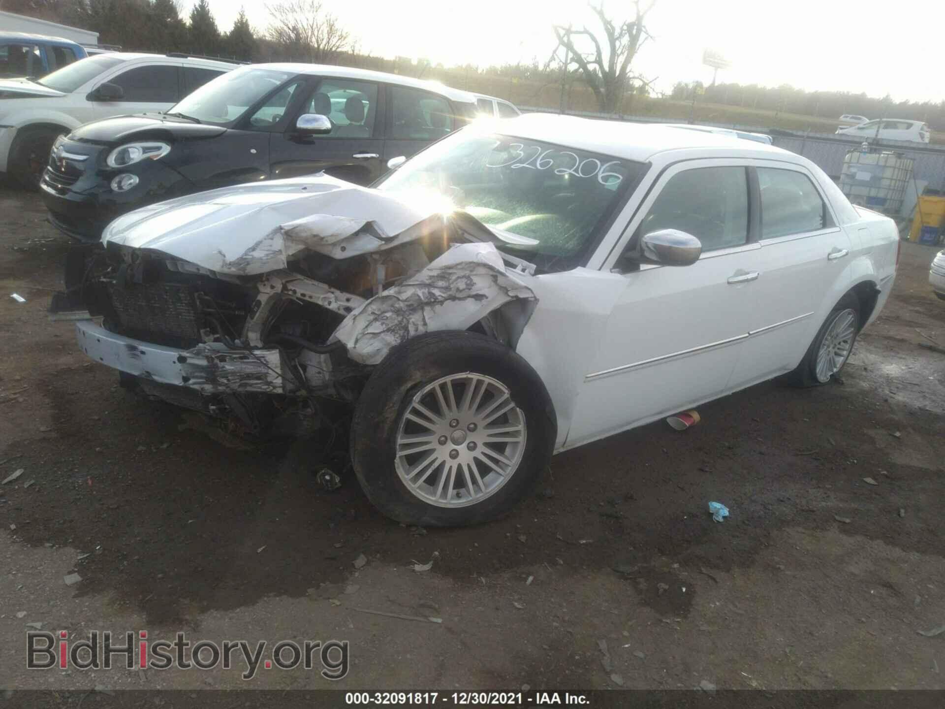 2010 CHRYSLER 300 - VIN: 2C3CA5CV4AH326206 - Фото 2