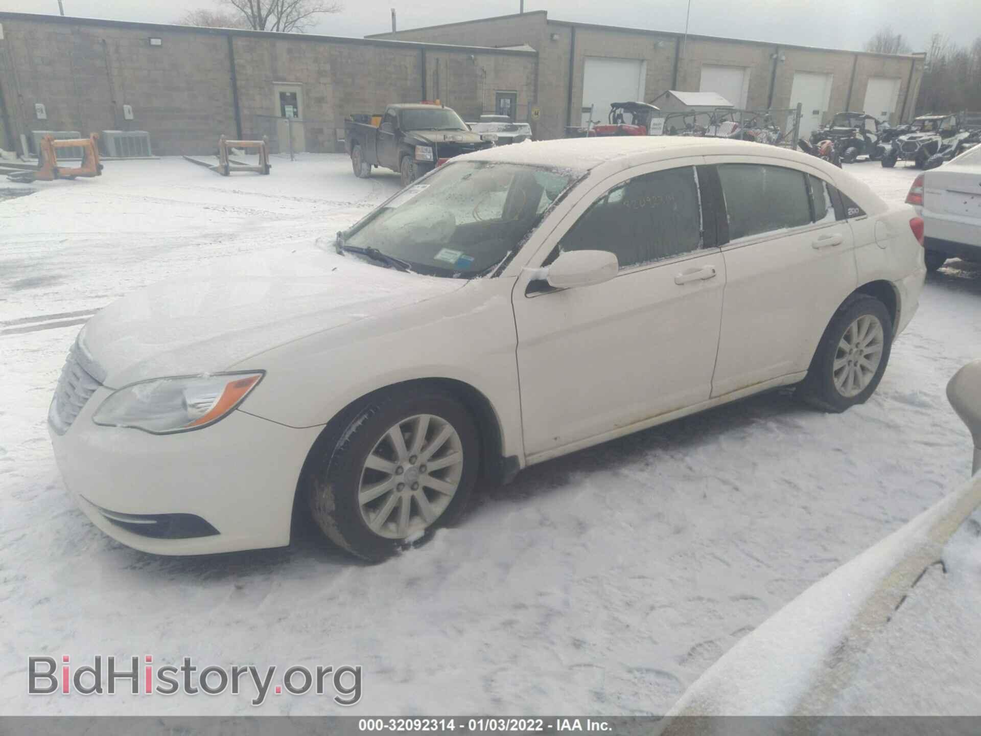 2011 CHRYSLER 200 - VIN: 1C3BC1FG9BN511632 - Фото 2