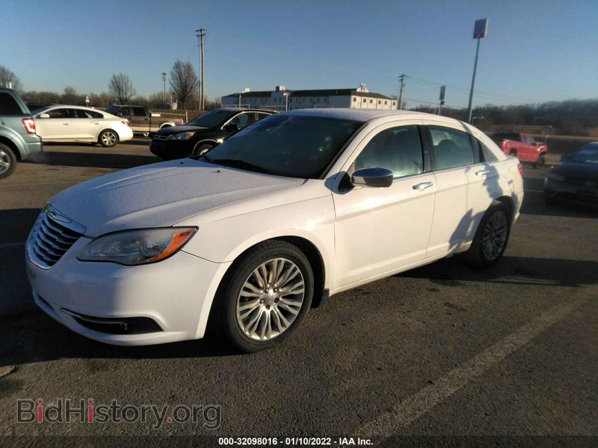 2013 CHRYSLER 200 - VIN: 1C3CCBCG6DN596057 - Фото 2
