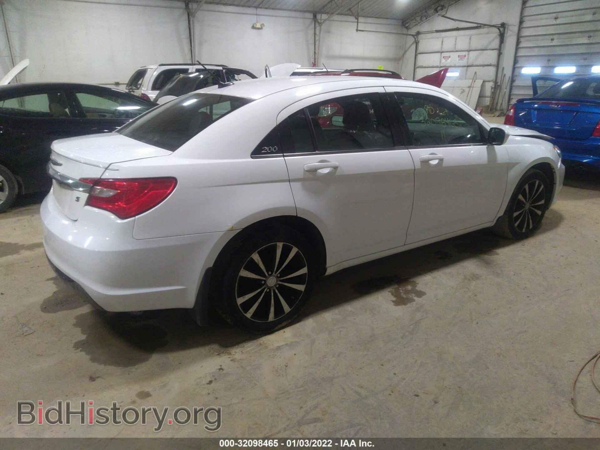 2011 CHRYSLER 200 - VIN: 1C3BC8FG2BN567582 - Фото 4