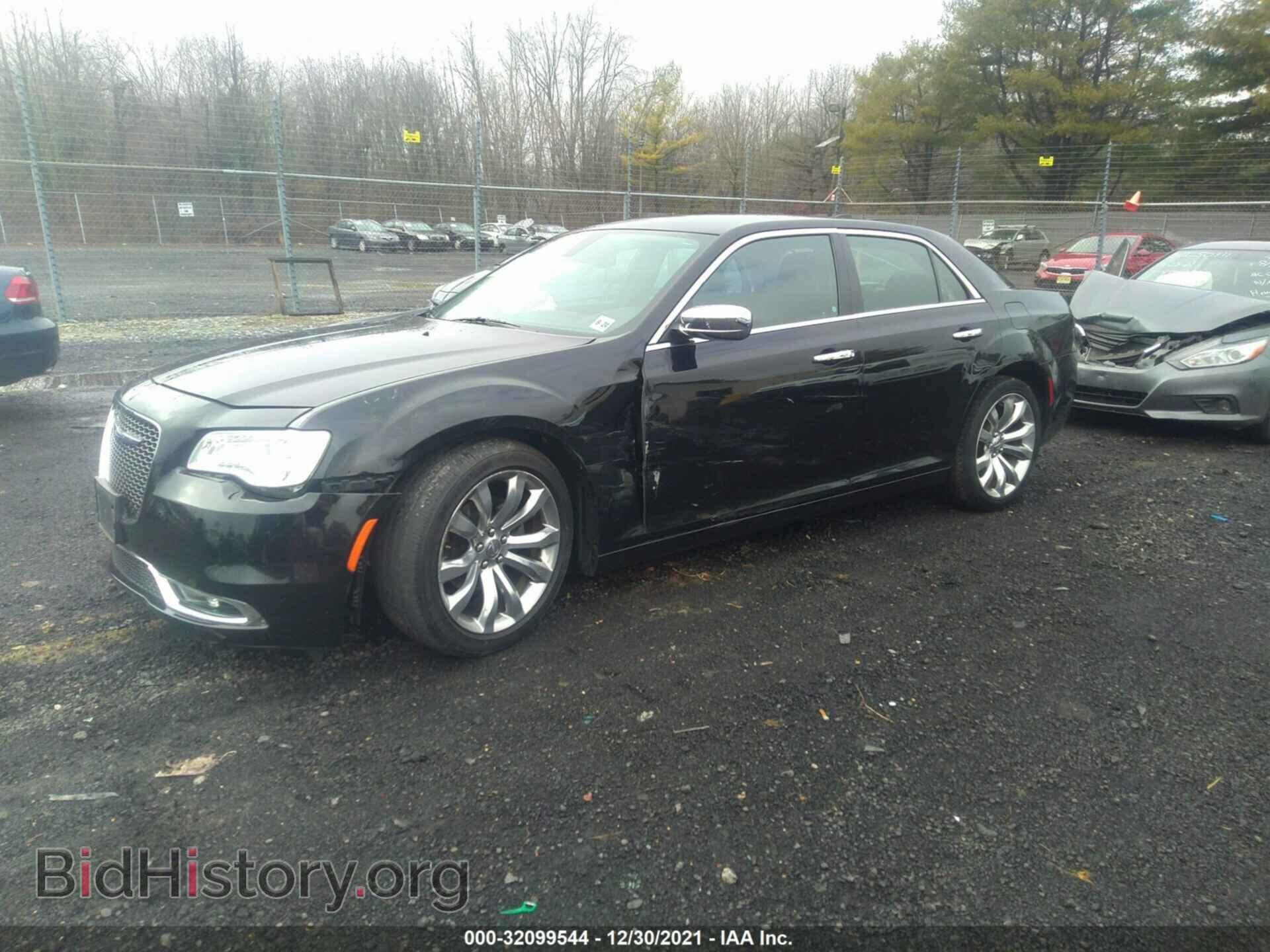 2019 CHRYSLER 300 - VIN: 2C3CCAEG5KH528538 - Фото 2