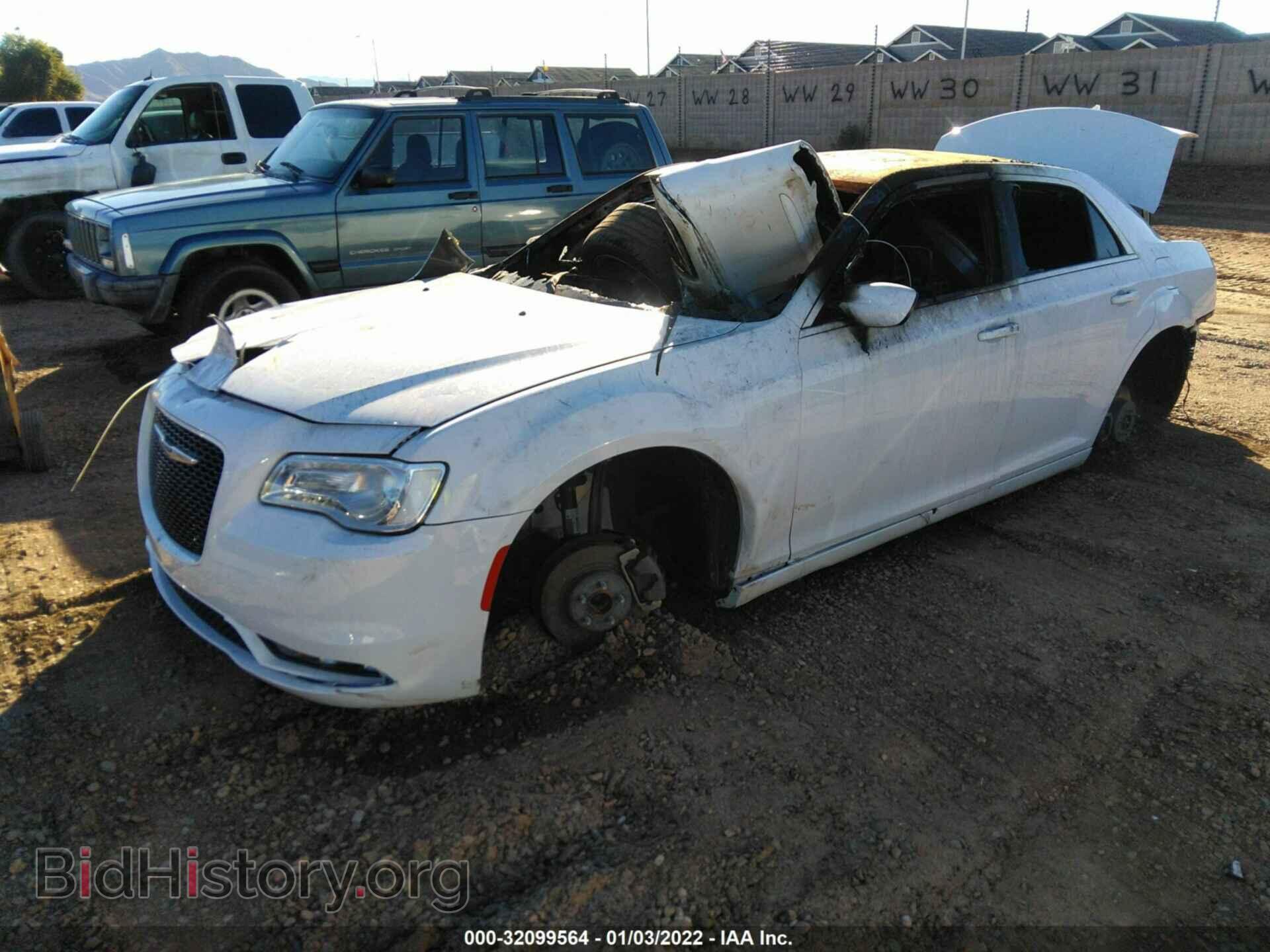 2018 CHRYSLER 300 - VIN: 2C3CCAEG6JH148722 - Фото 2