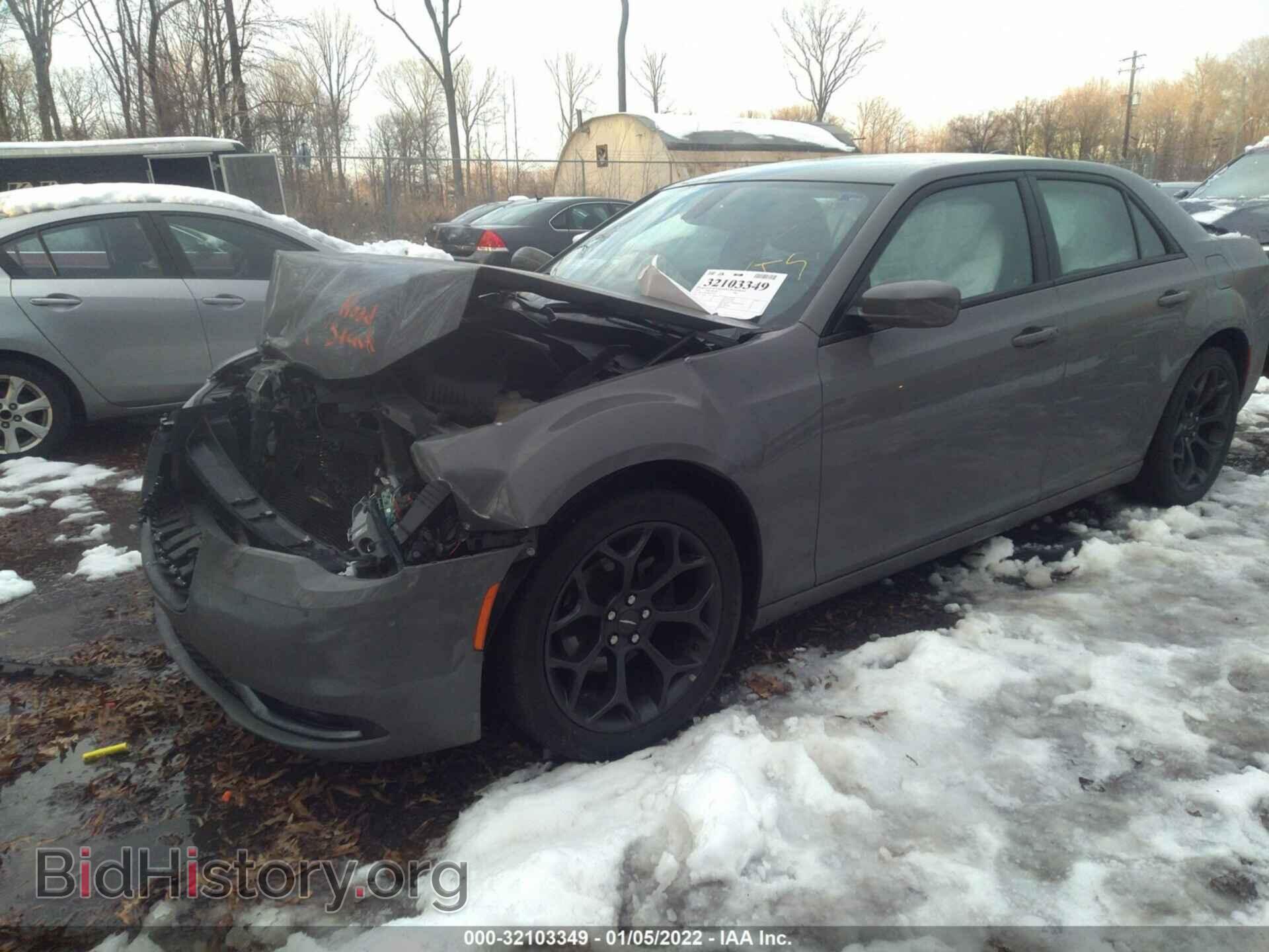2019 CHRYSLER 300 - VIN: 2C3CCABG9KH515716 - Фото 2
