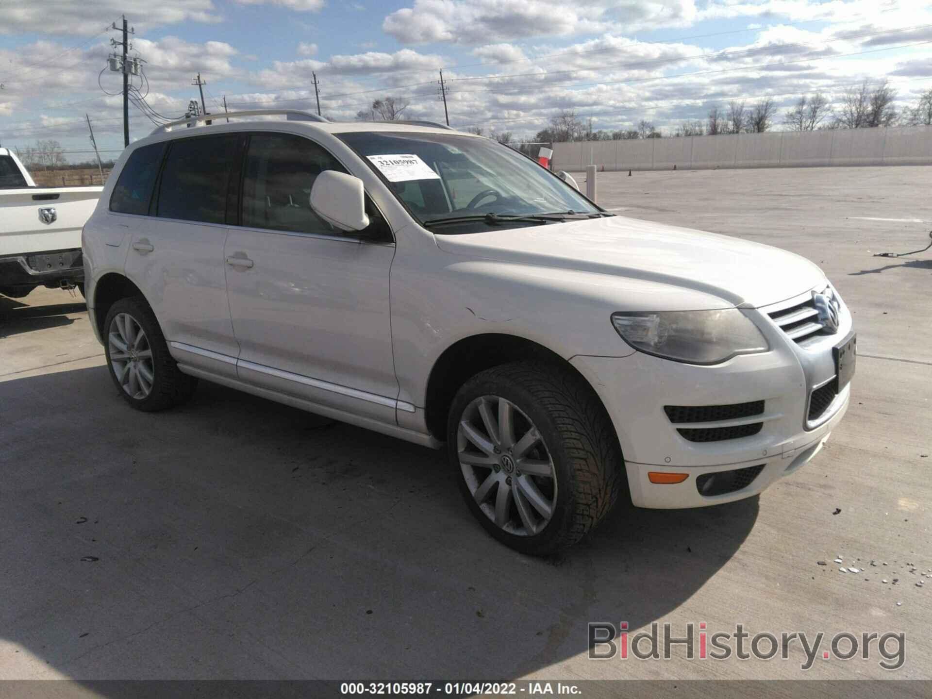 Фотография WVGBF7A98AD001514 - VOLKSWAGEN TOUAREG 2010